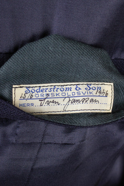 SWEDISH 1946 DARK BLUE THREE PIECE BESPOKE SUIT BY SÖDERSTRÖM & SON. SIZE CA EU 50-52