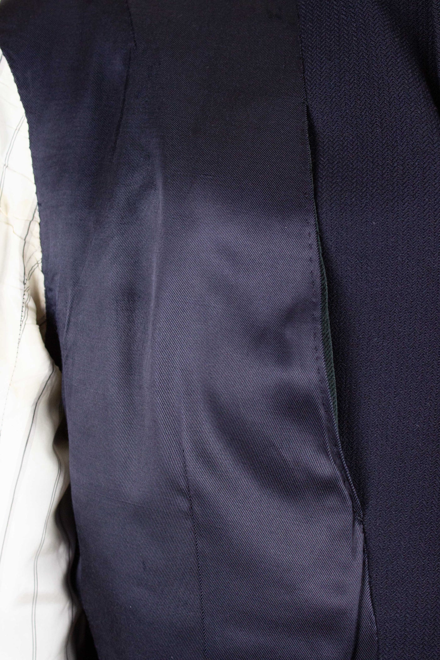 SWEDISH 1946 DARK BLUE THREE PIECE BESPOKE SUIT BY SÖDERSTRÖM & SON. SIZE CA EU 50-52