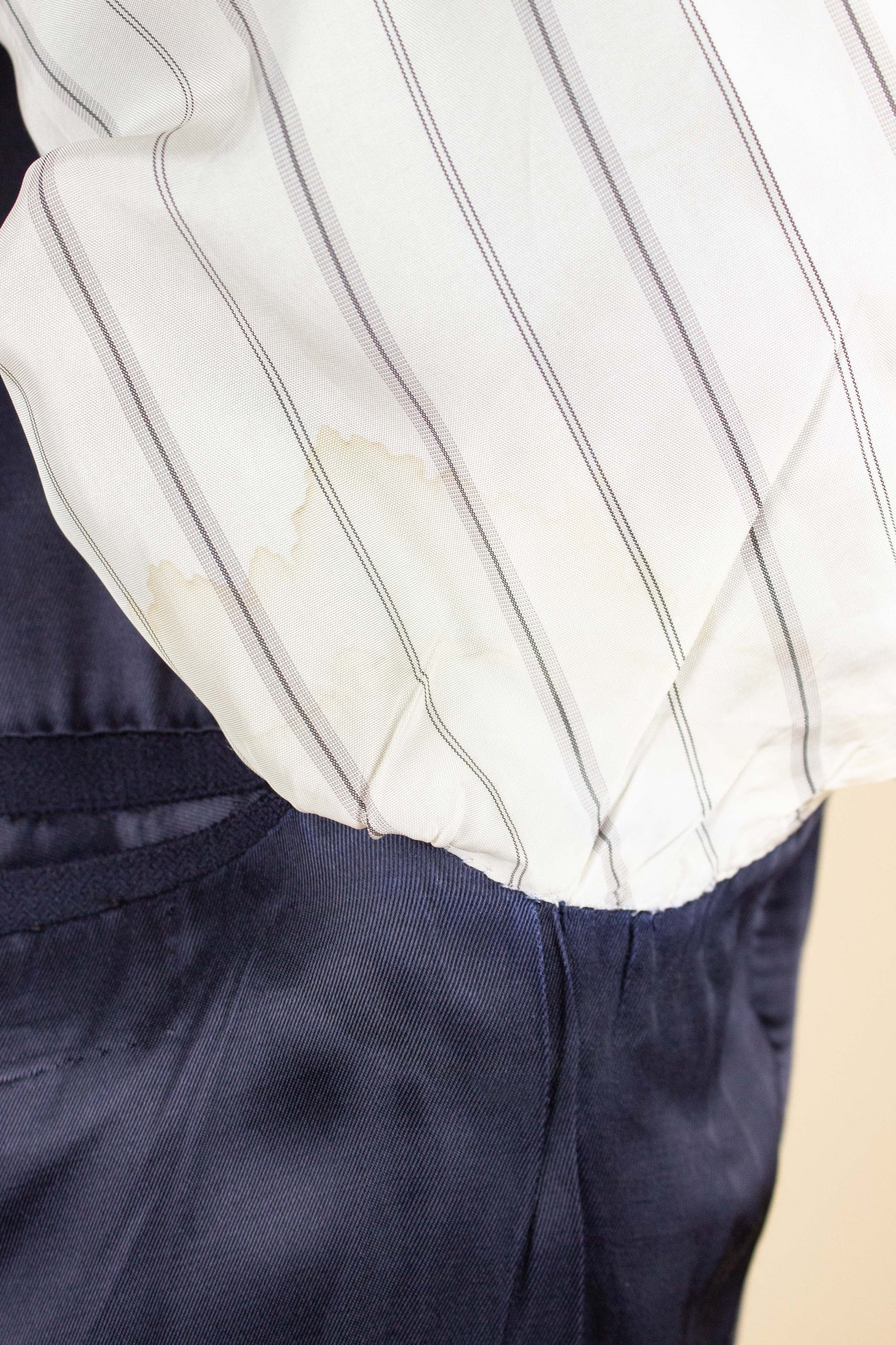 SWEDISH 1946 DARK BLUE THREE PIECE BESPOKE SUIT BY SÖDERSTRÖM & SON. SIZE CA EU 50-52