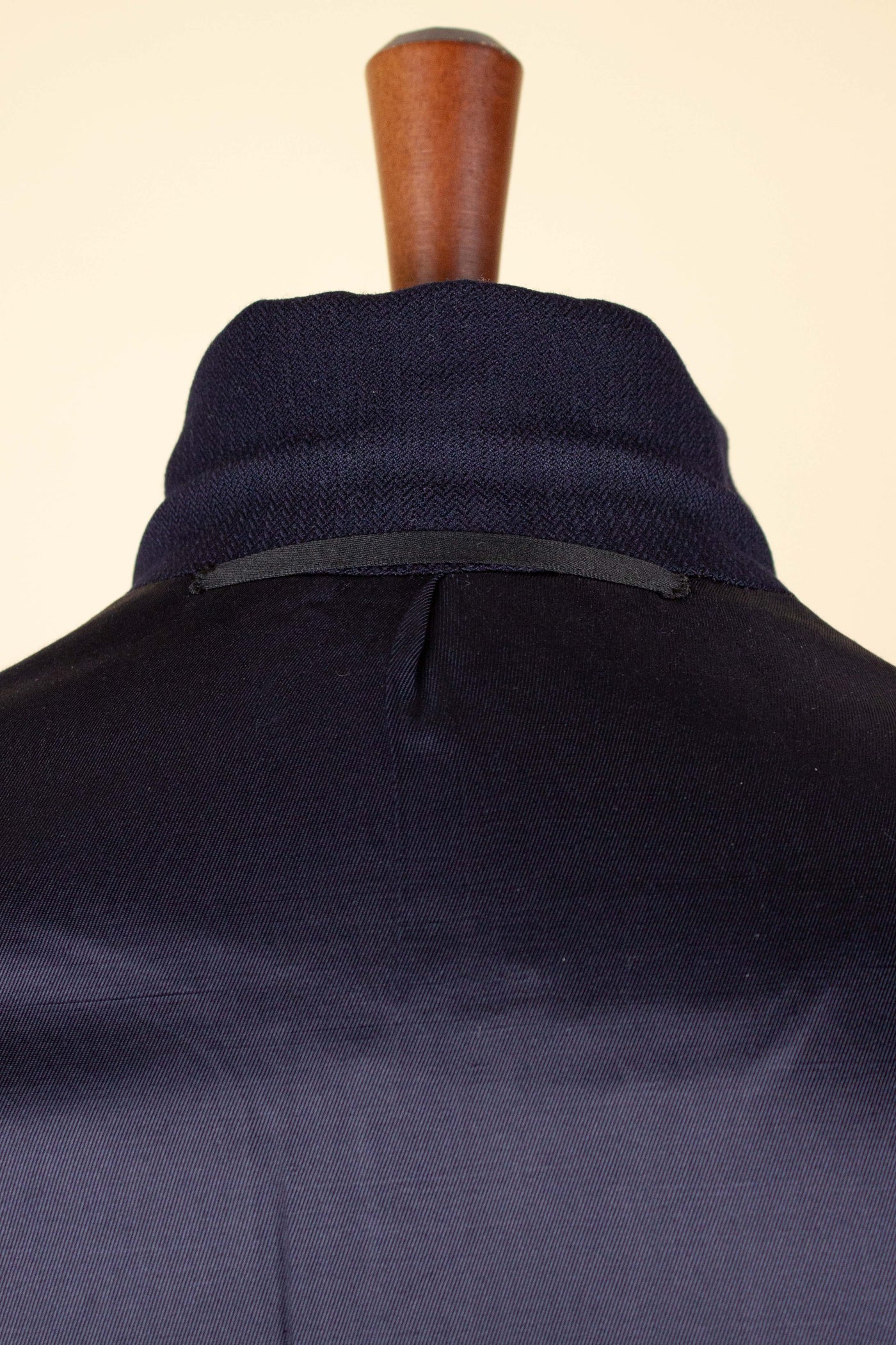 SWEDISH 1946 DARK BLUE THREE PIECE BESPOKE SUIT BY SÖDERSTRÖM & SON. SIZE CA EU 50-52