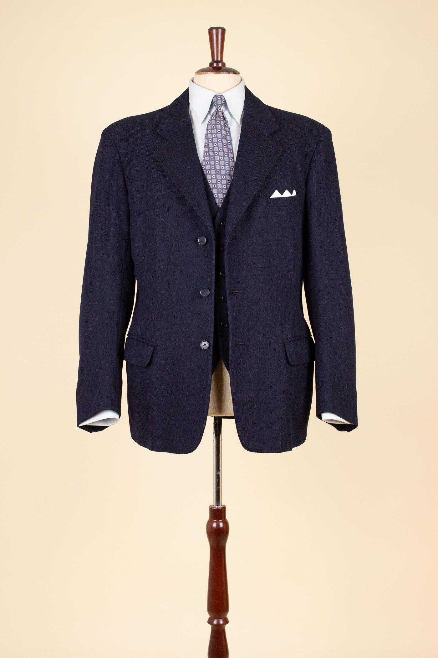 SWEDISH 1946 DARK BLUE THREE PIECE BESPOKE SUIT BY SÖDERSTRÖM & SON. SIZE CA EU 50-52