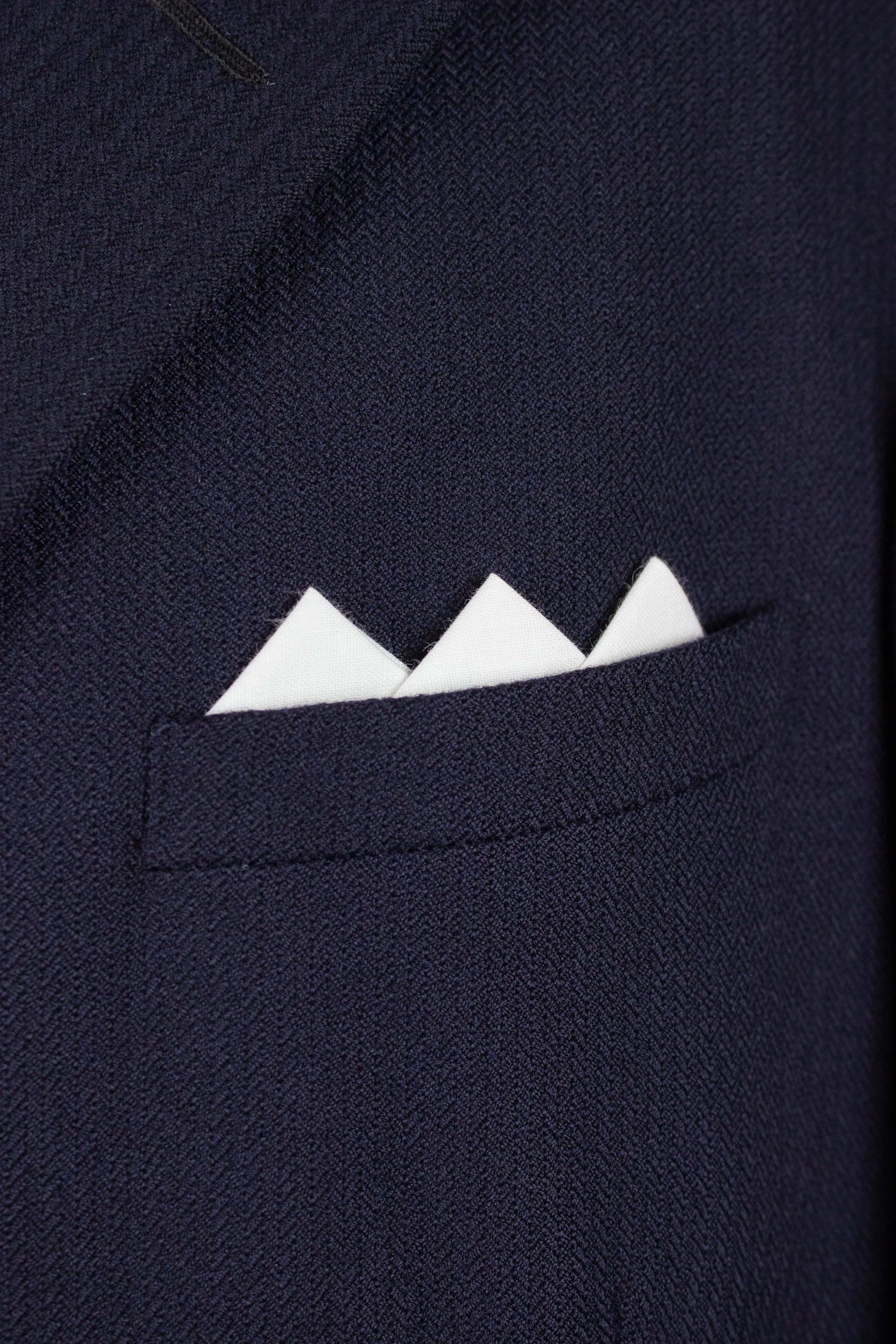 SWEDISH 1946 DARK BLUE THREE PIECE BESPOKE SUIT BY SÖDERSTRÖM & SON. SIZE CA EU 50-52