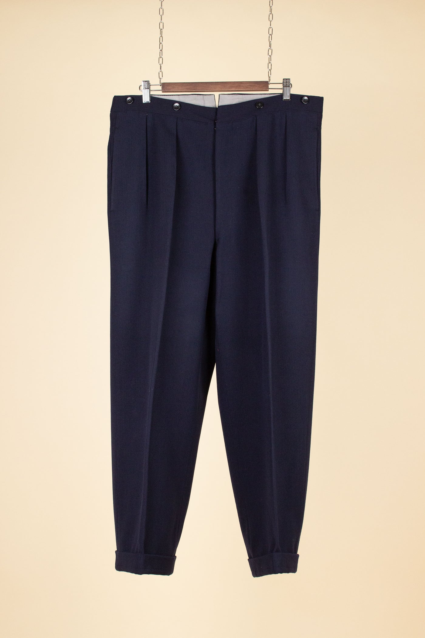 SWEDISH 1946 DARK BLUE THREE PIECE BESPOKE SUIT BY SÖDERSTRÖM & SON. SIZE CA EU 50-52