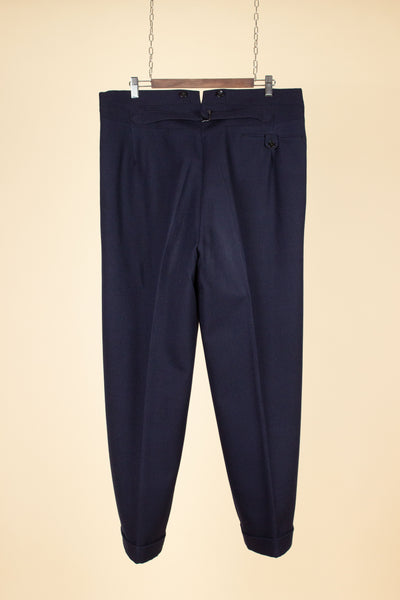 SWEDISH 1946 DARK BLUE THREE PIECE BESPOKE SUIT BY SÖDERSTRÖM & SON. SIZE CA EU 50-52