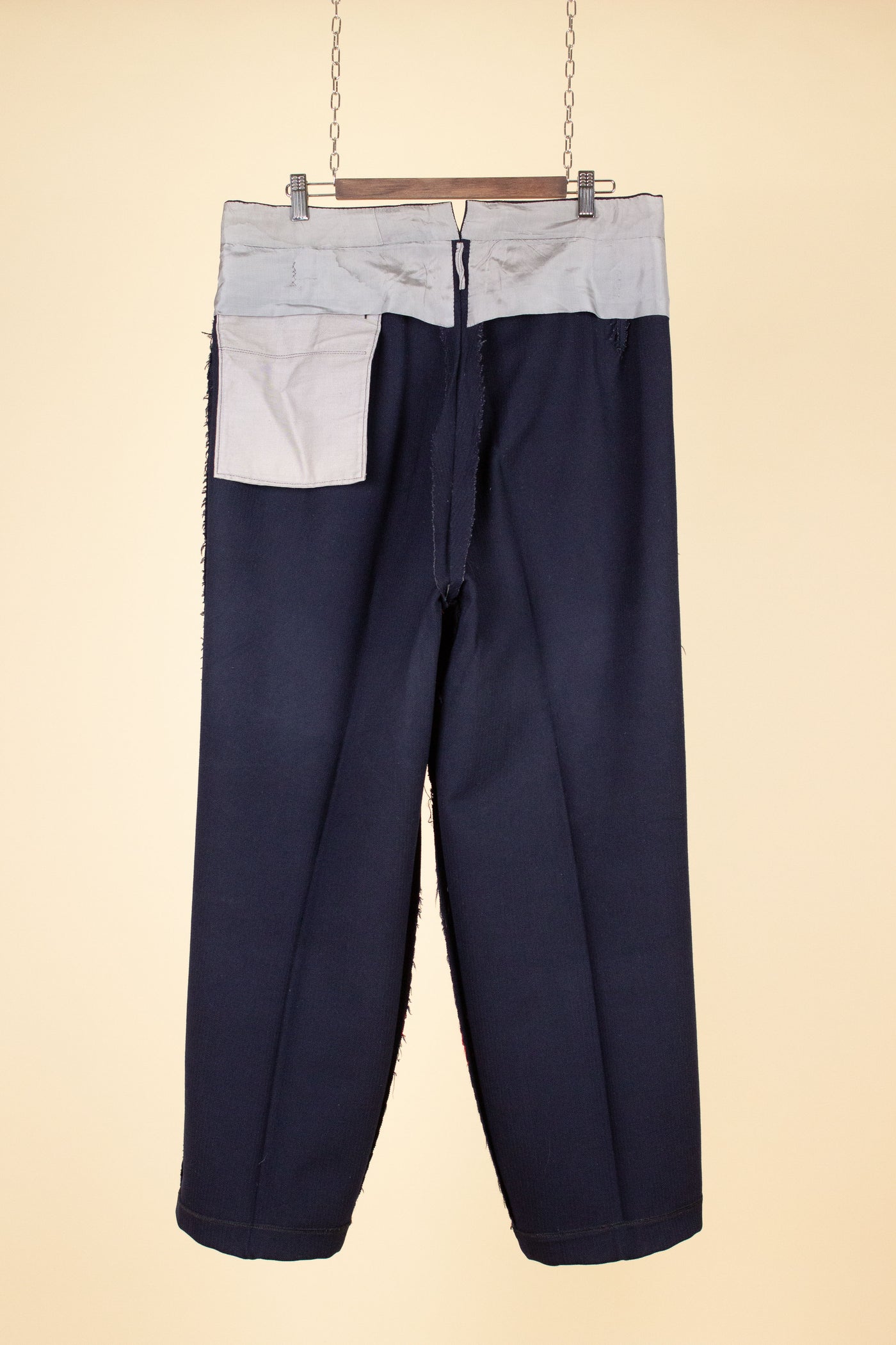 SWEDISH 1946 DARK BLUE THREE PIECE BESPOKE SUIT BY SÖDERSTRÖM & SON. SIZE CA EU 50-52