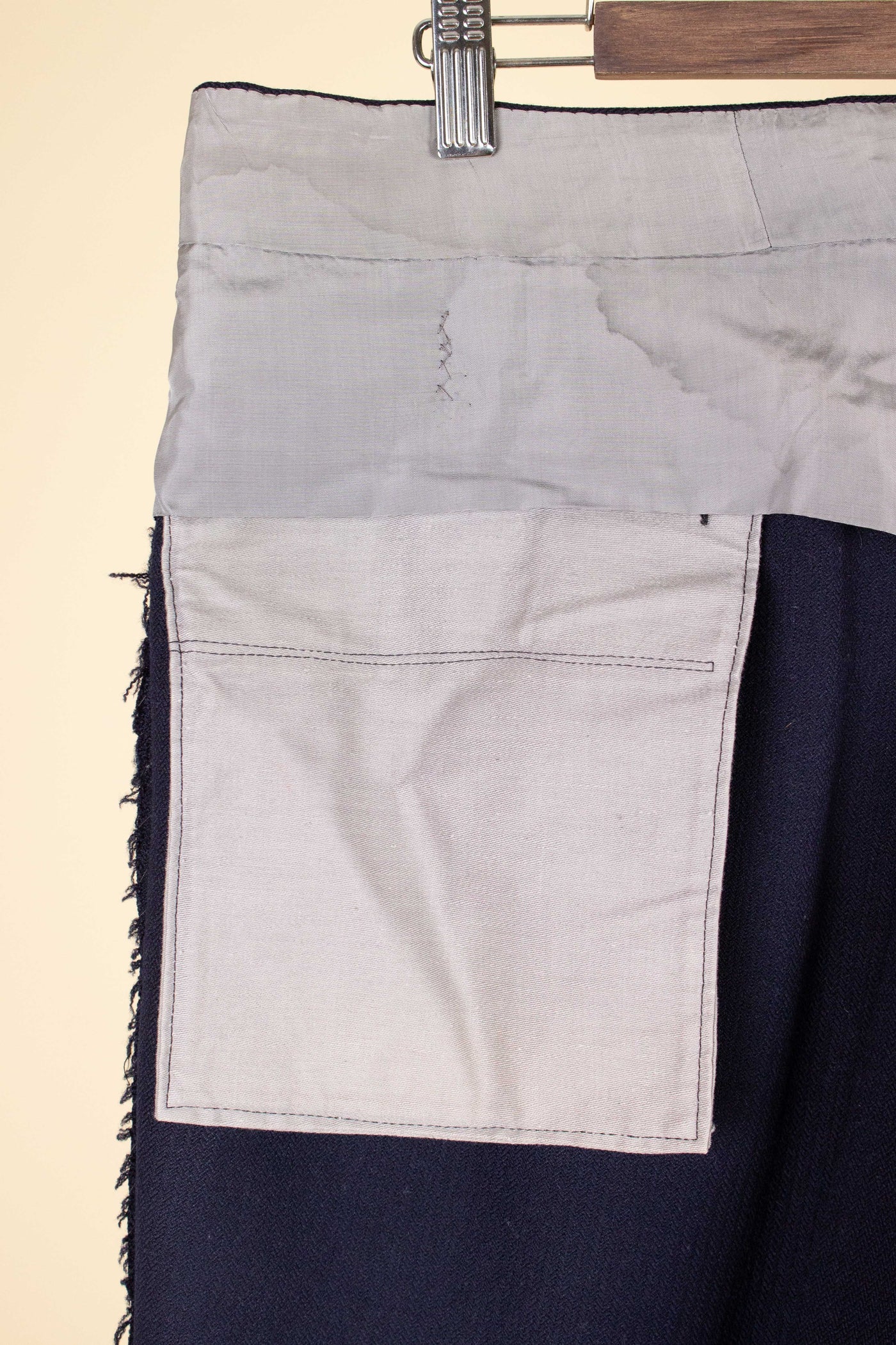 SWEDISH 1946 DARK BLUE THREE PIECE BESPOKE SUIT BY SÖDERSTRÖM & SON. SIZE CA EU 50-52