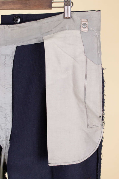 SWEDISH 1946 DARK BLUE THREE PIECE BESPOKE SUIT BY SÖDERSTRÖM & SON. SIZE CA EU 50-52