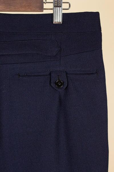 SWEDISH 1946 DARK BLUE THREE PIECE BESPOKE SUIT BY SÖDERSTRÖM & SON. SIZE CA EU 50-52