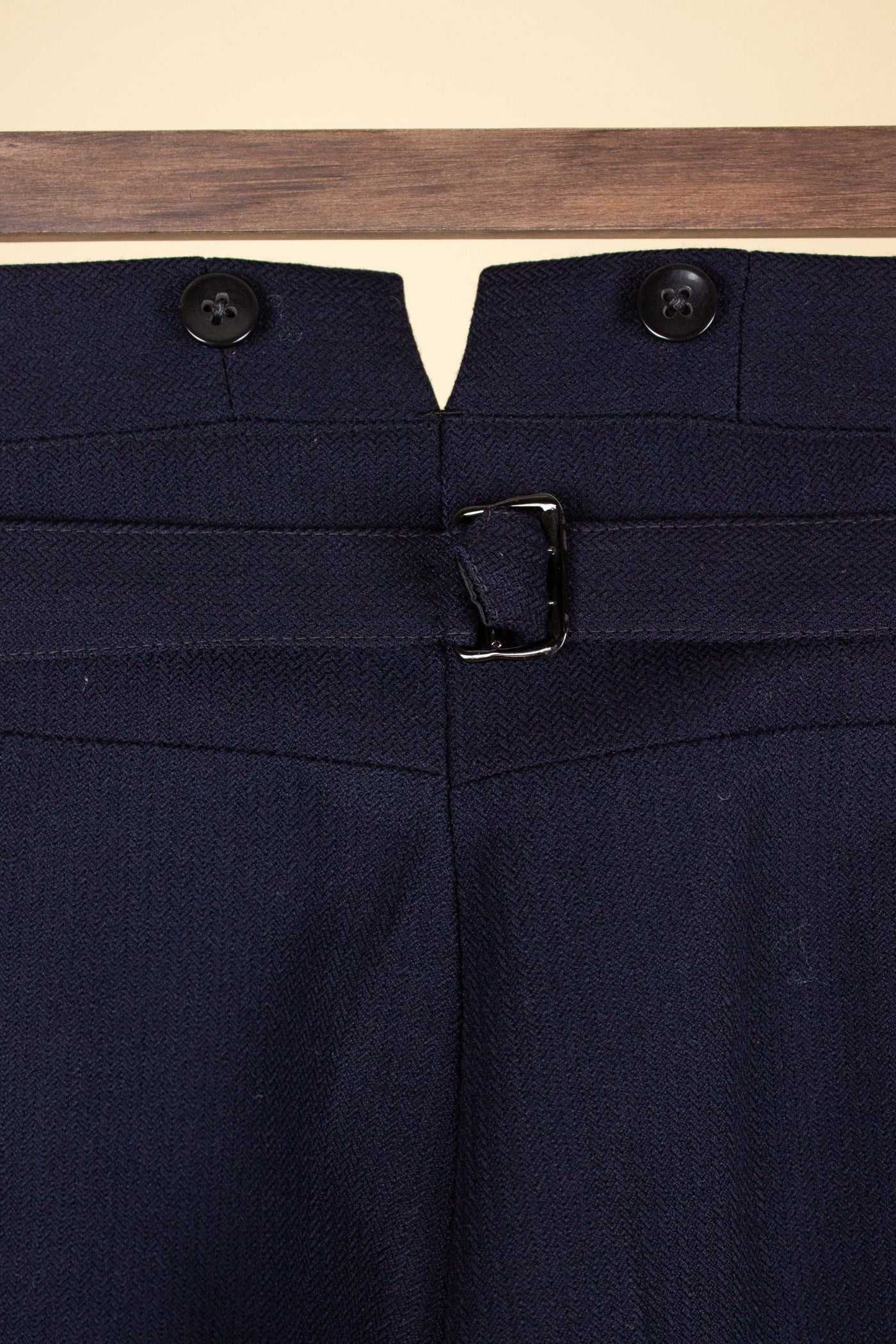 SWEDISH 1946 DARK BLUE THREE PIECE BESPOKE SUIT BY SÖDERSTRÖM & SON. SIZE CA EU 50-52