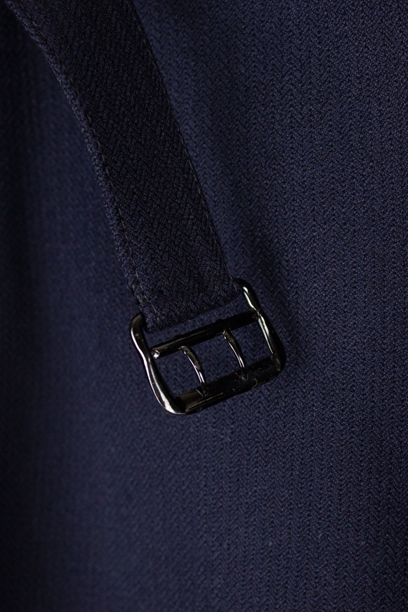 SWEDISH 1946 DARK BLUE THREE PIECE BESPOKE SUIT BY SÖDERSTRÖM & SON. SIZE CA EU 50-52