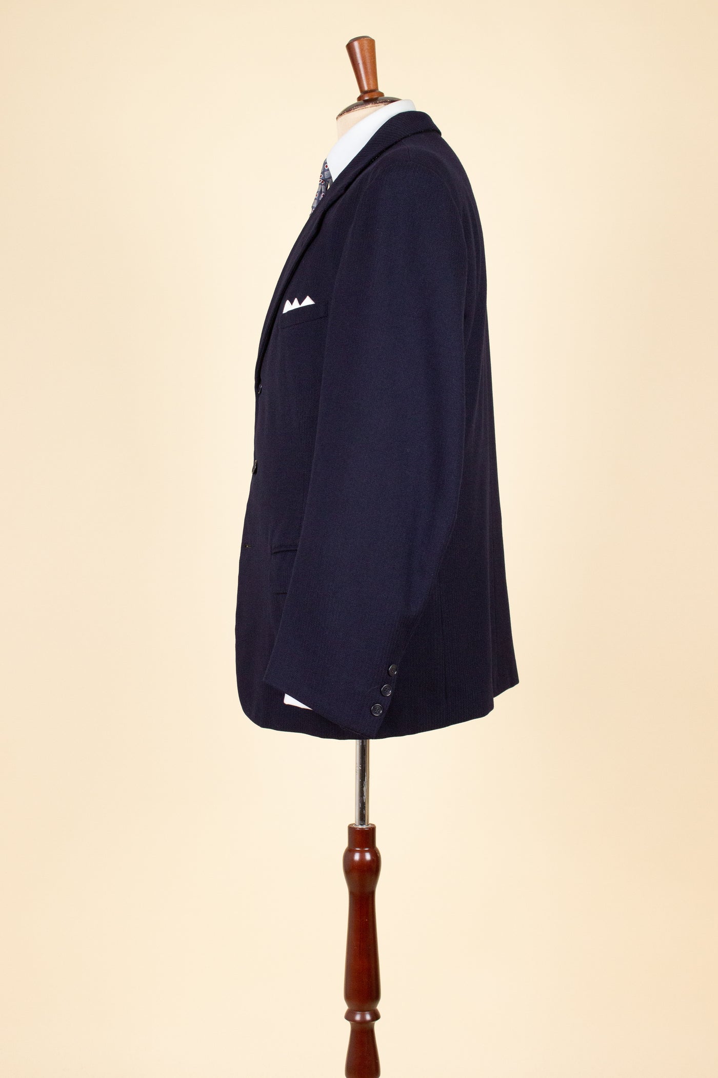 SWEDISH 1946 DARK BLUE THREE PIECE BESPOKE SUIT BY SÖDERSTRÖM & SON. SIZE CA EU 50-52