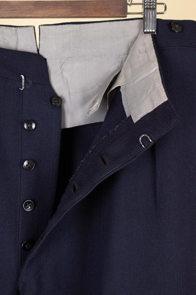 SWEDISH 1946 DARK BLUE THREE PIECE BESPOKE SUIT BY SÖDERSTRÖM & SON. SIZE CA EU 50-52