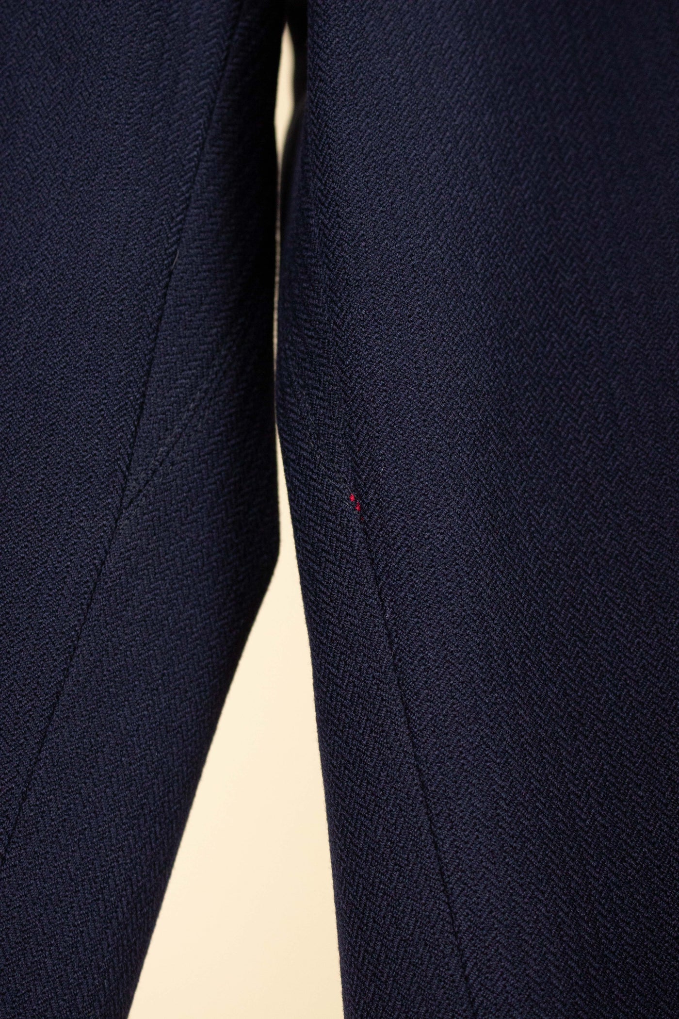 SWEDISH 1946 DARK BLUE THREE PIECE BESPOKE SUIT BY SÖDERSTRÖM & SON. SIZE CA EU 50-52