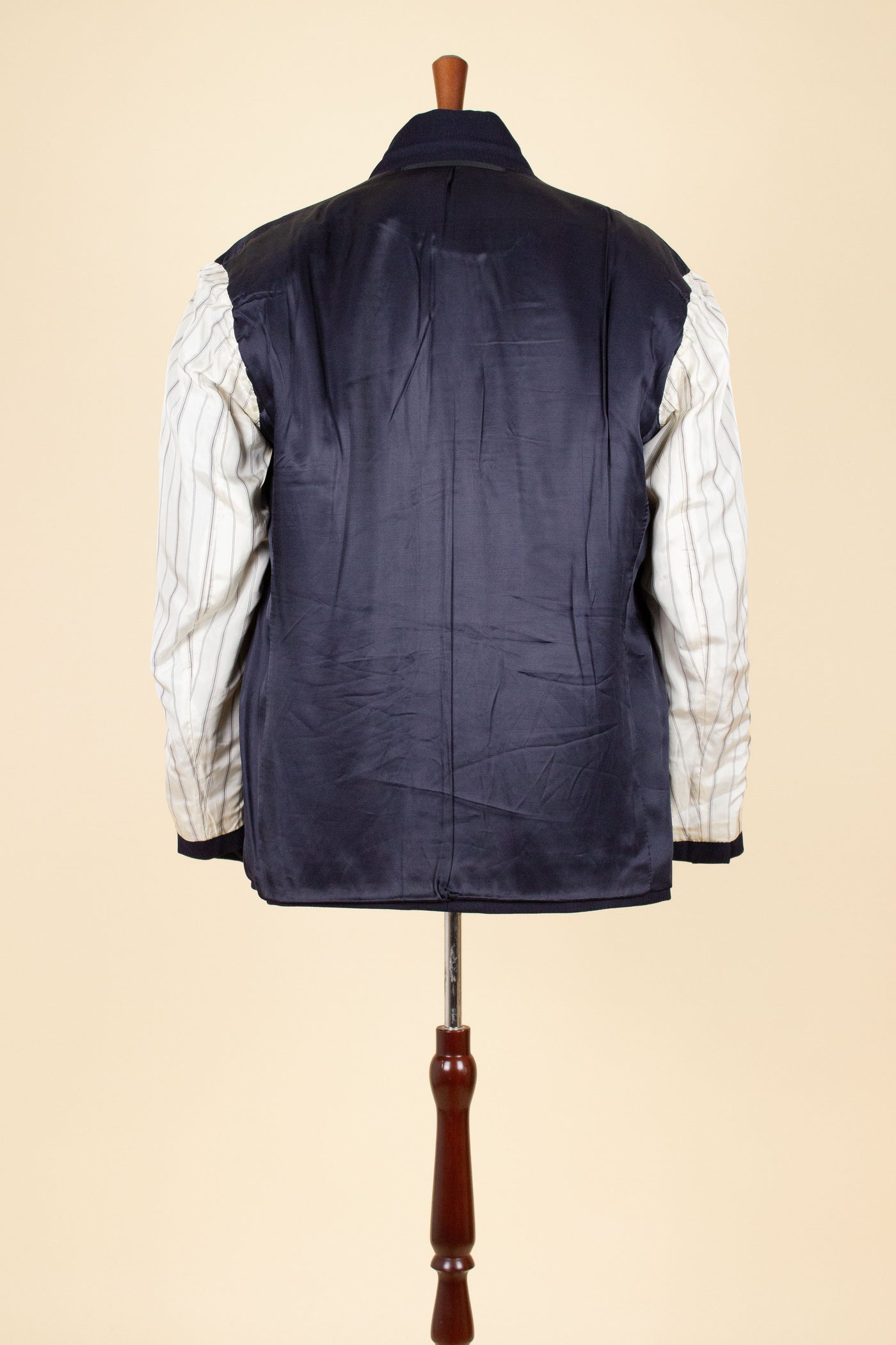 SWEDISH 1946 DARK BLUE THREE PIECE BESPOKE SUIT BY SÖDERSTRÖM & SON. SIZE CA EU 50-52