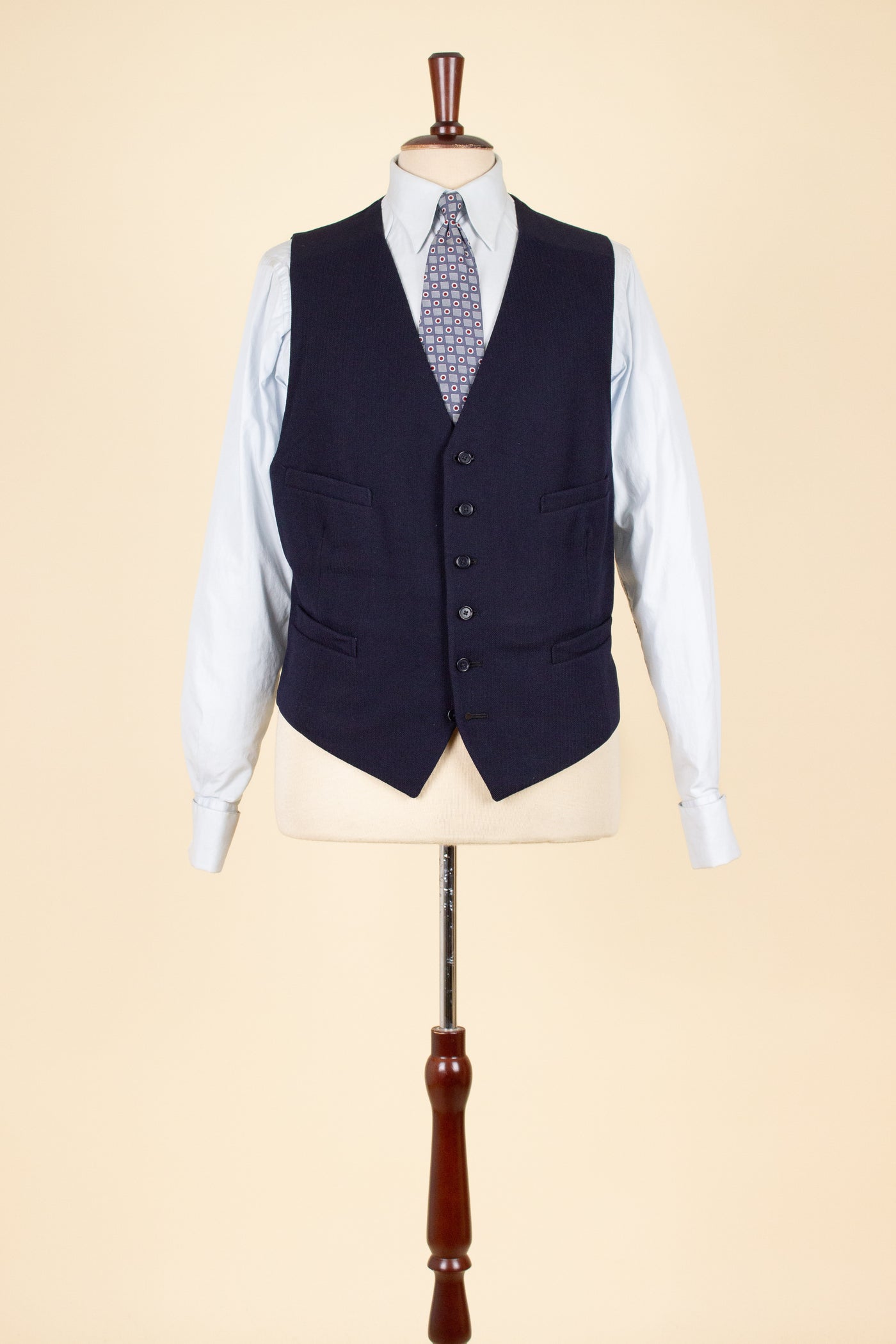 SWEDISH 1946 DARK BLUE THREE PIECE BESPOKE SUIT BY SÖDERSTRÖM & SON. SIZE CA EU 50-52