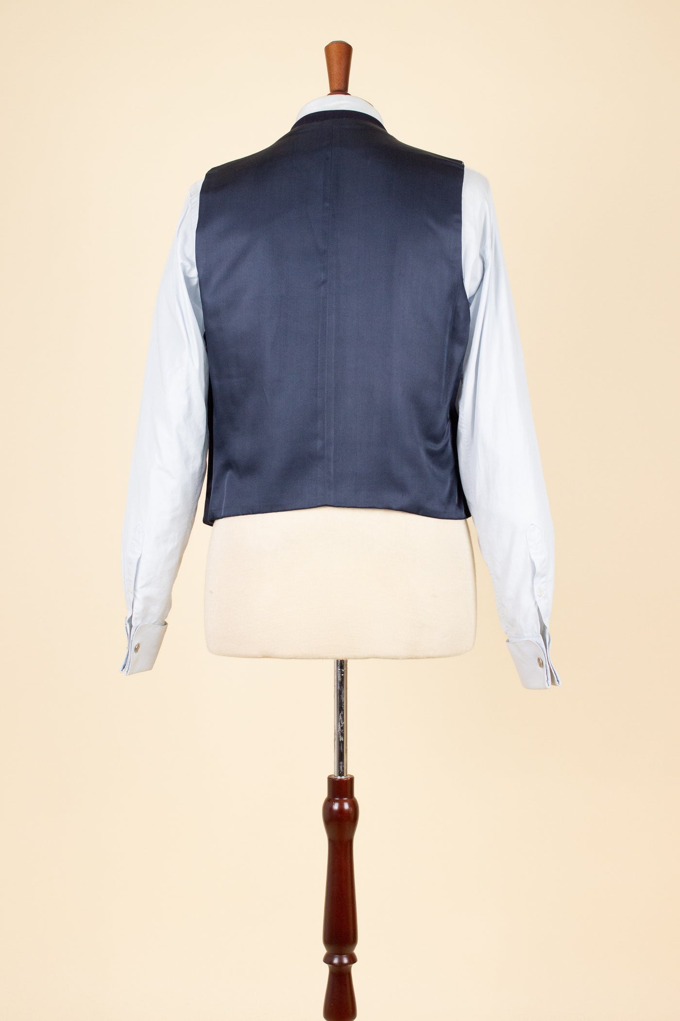 SWEDISH 1940S/1950S NAVY BLUE THREE PIECE DOUBLE BREASTED BESPOKE SUIT BY UNKNOWN MAKER. SIZE CA EU 50