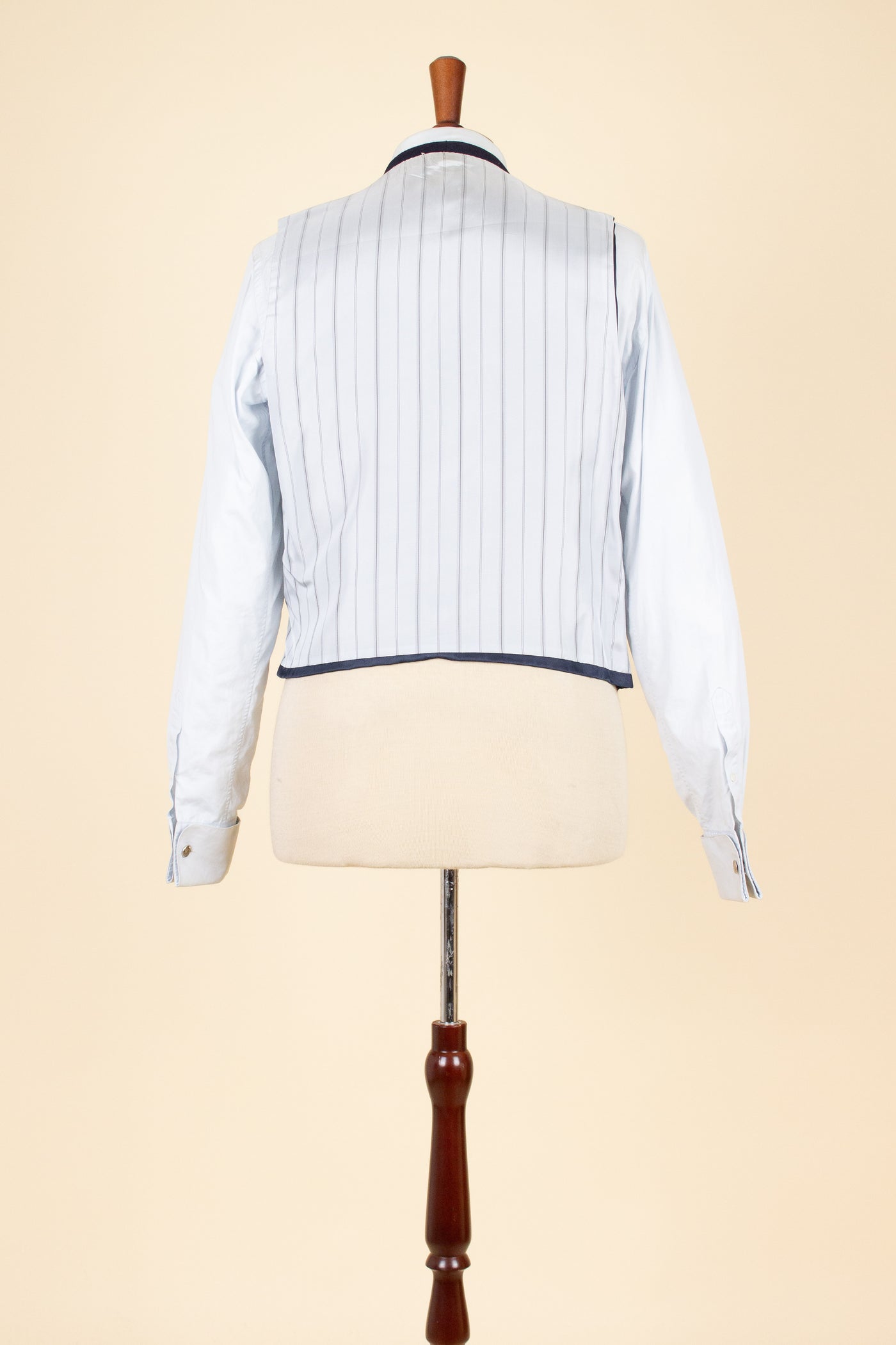 SWEDISH 1940S/1950S NAVY BLUE THREE PIECE DOUBLE BREASTED BESPOKE SUIT BY UNKNOWN MAKER. SIZE CA EU 50