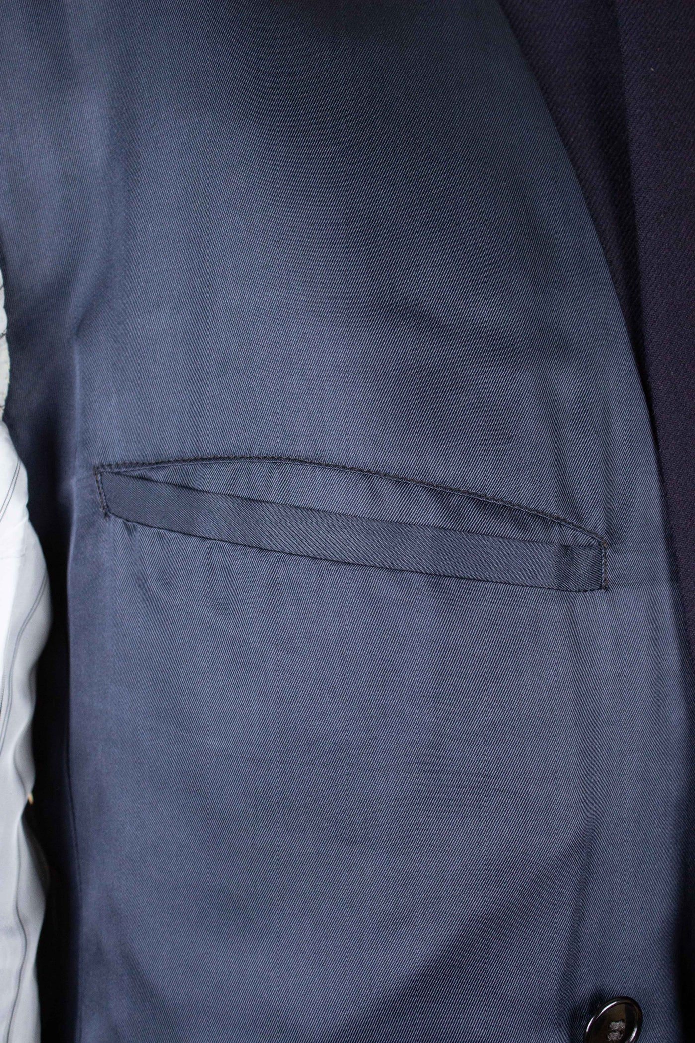 SWEDISH 1940S/1950S NAVY BLUE THREE PIECE DOUBLE BREASTED BESPOKE SUIT BY UNKNOWN MAKER. SIZE CA EU 50