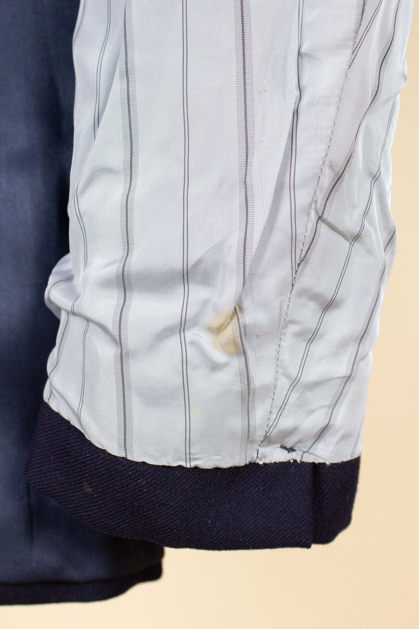 SWEDISH 1940S/1950S NAVY BLUE THREE PIECE DOUBLE BREASTED BESPOKE SUIT BY UNKNOWN MAKER. SIZE CA EU 50