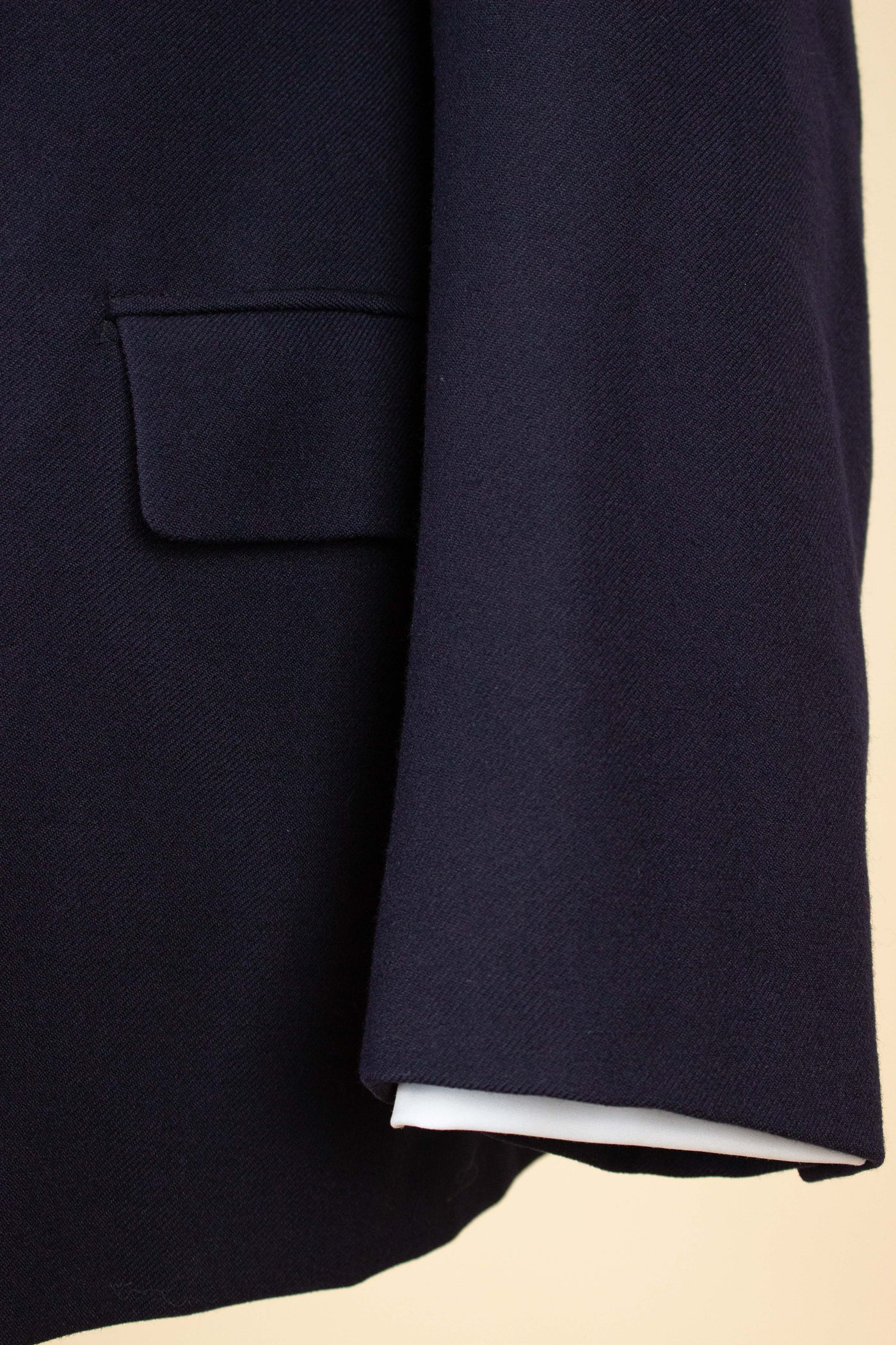 SWEDISH 1940S/1950S NAVY BLUE THREE PIECE DOUBLE BREASTED BESPOKE SUIT BY UNKNOWN MAKER. SIZE CA EU 50