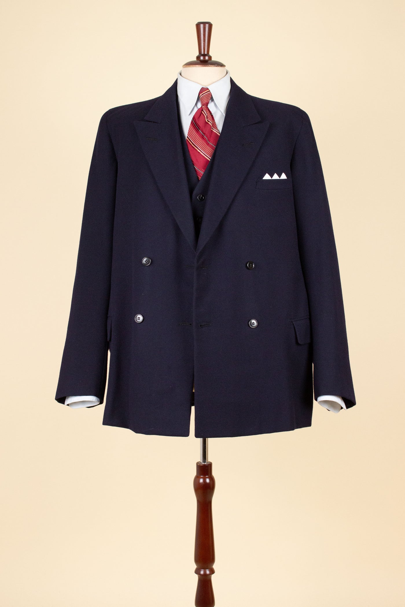 SWEDISH 1940S/1950S NAVY BLUE THREE PIECE DOUBLE BREASTED BESPOKE SUIT BY UNKNOWN MAKER. SIZE CA EU 50