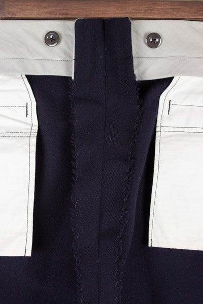 SWEDISH 1940S/1950S NAVY BLUE THREE PIECE DOUBLE BREASTED BESPOKE SUIT BY UNKNOWN MAKER. SIZE CA EU 50