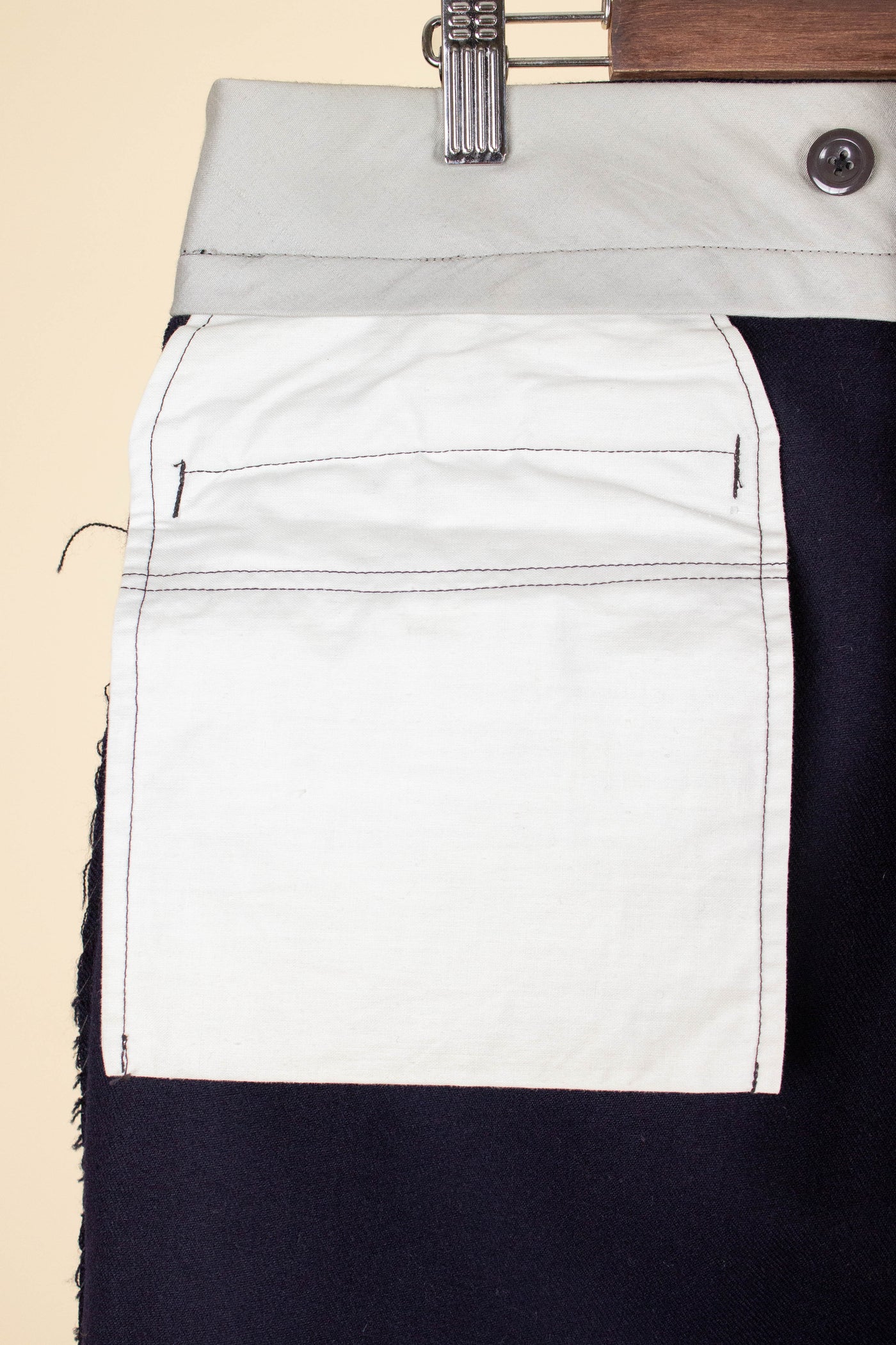 SWEDISH 1940S/1950S NAVY BLUE THREE PIECE DOUBLE BREASTED BESPOKE SUIT BY UNKNOWN MAKER. SIZE CA EU 50