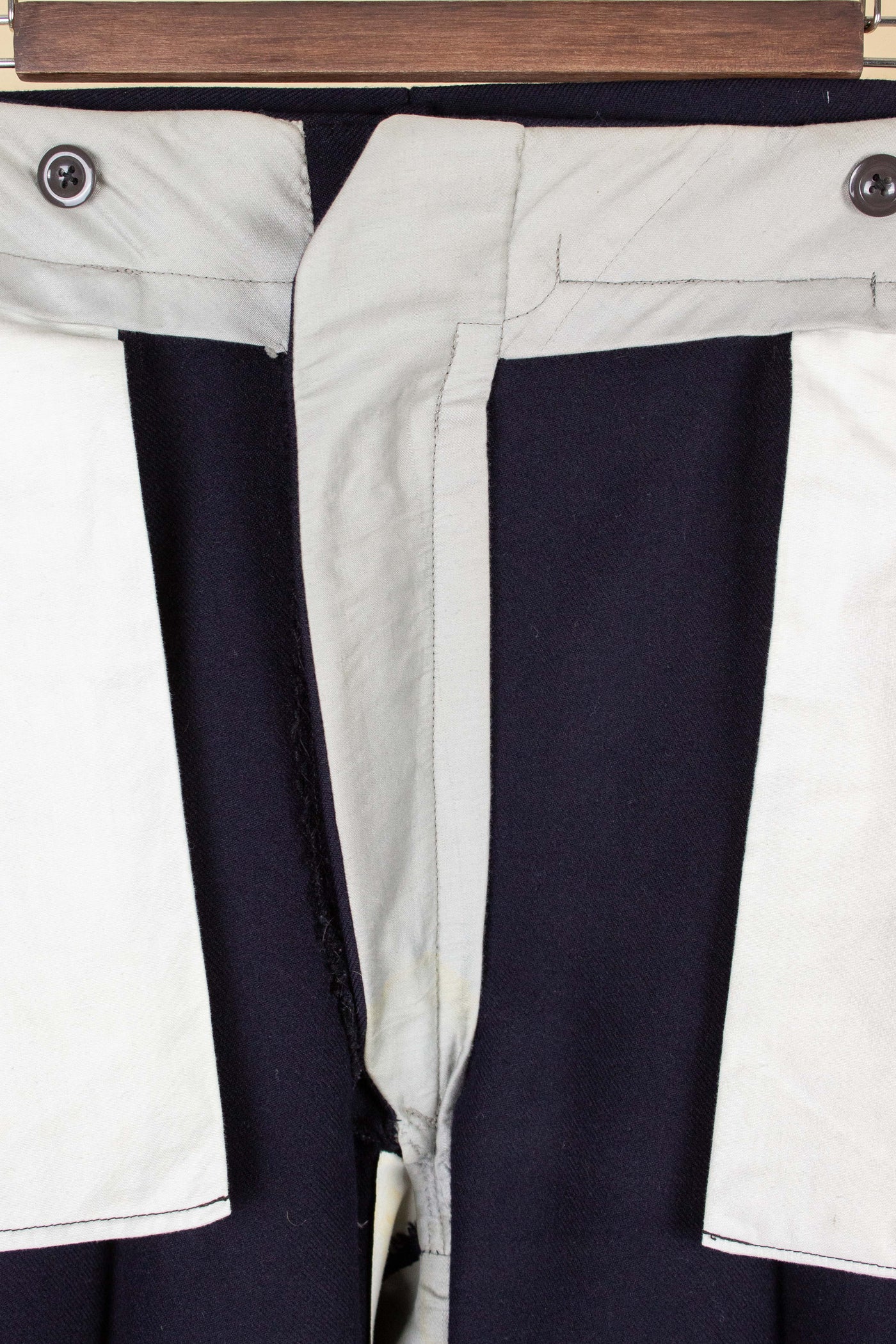 SWEDISH 1940S/1950S NAVY BLUE THREE PIECE DOUBLE BREASTED BESPOKE SUIT BY UNKNOWN MAKER. SIZE CA EU 50