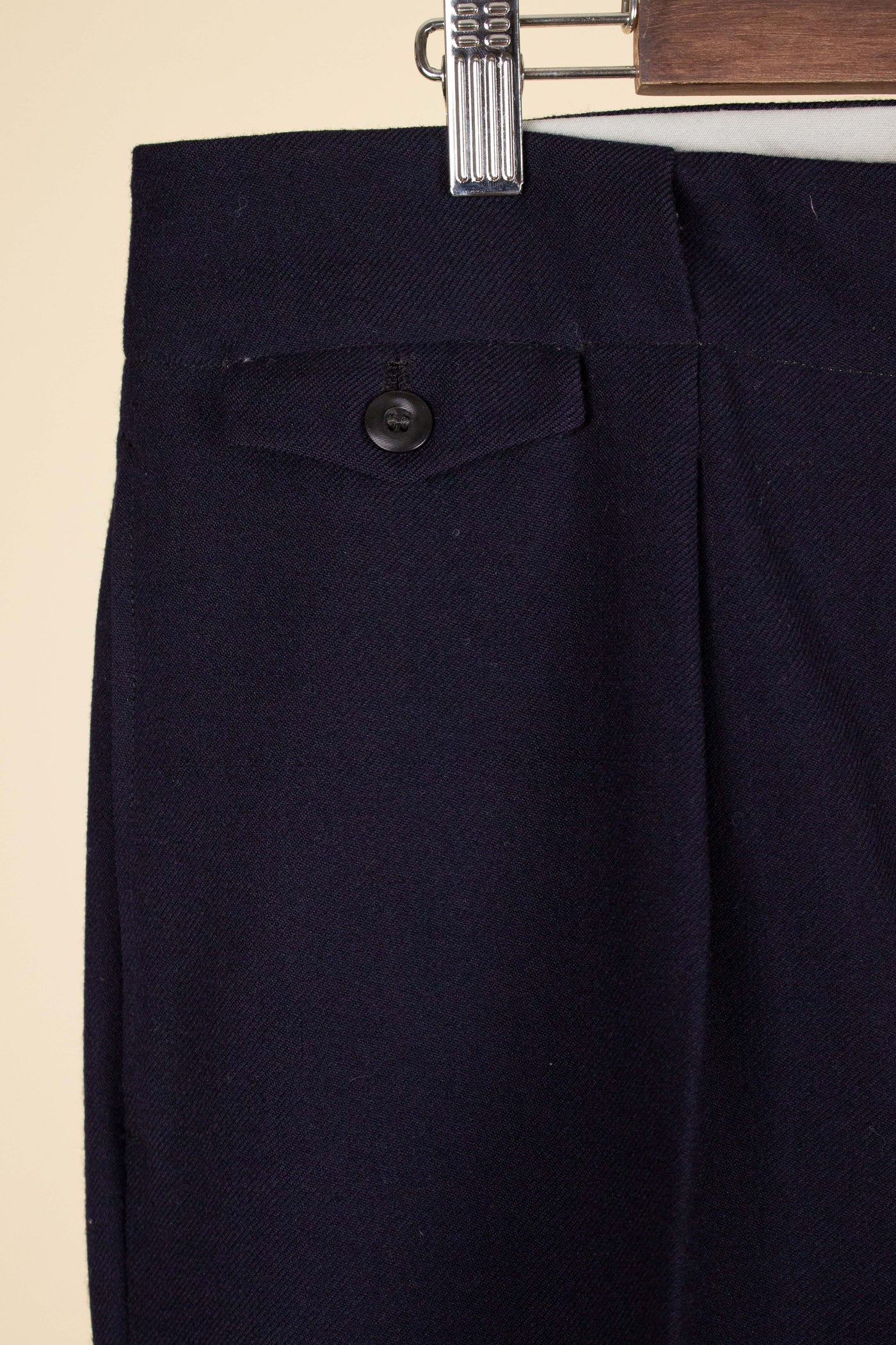 SWEDISH 1940S/1950S NAVY BLUE THREE PIECE DOUBLE BREASTED BESPOKE SUIT BY UNKNOWN MAKER. SIZE CA EU 50