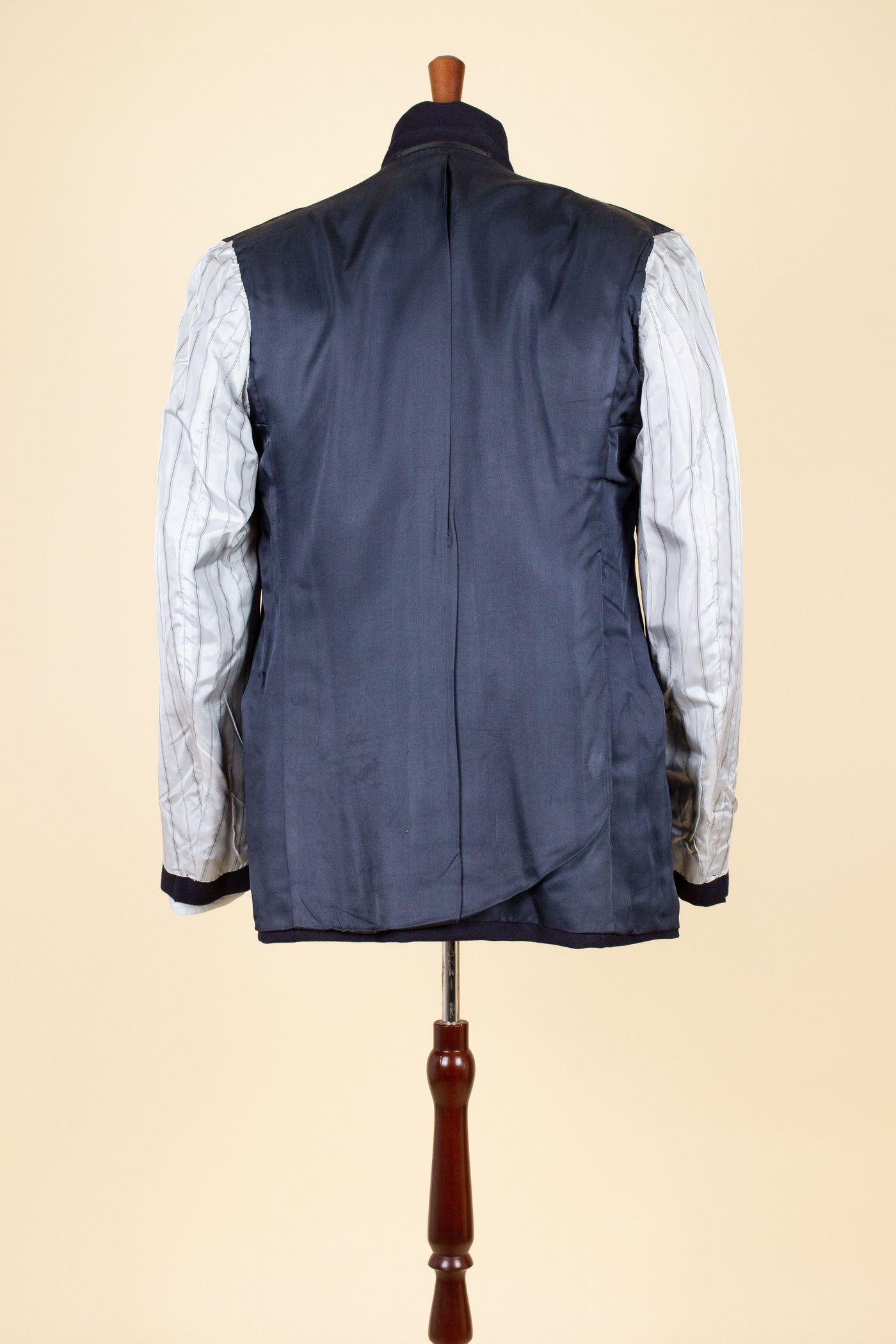 SWEDISH 1940S/1950S NAVY BLUE THREE PIECE DOUBLE BREASTED BESPOKE SUIT BY UNKNOWN MAKER. SIZE CA EU 50