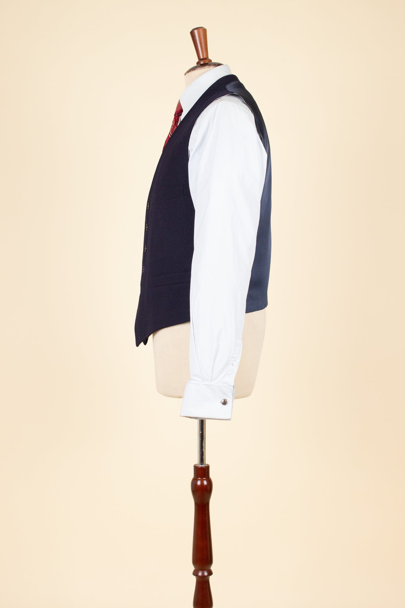 SWEDISH 1940S/1950S NAVY BLUE THREE PIECE DOUBLE BREASTED BESPOKE SUIT BY UNKNOWN MAKER. SIZE CA EU 50