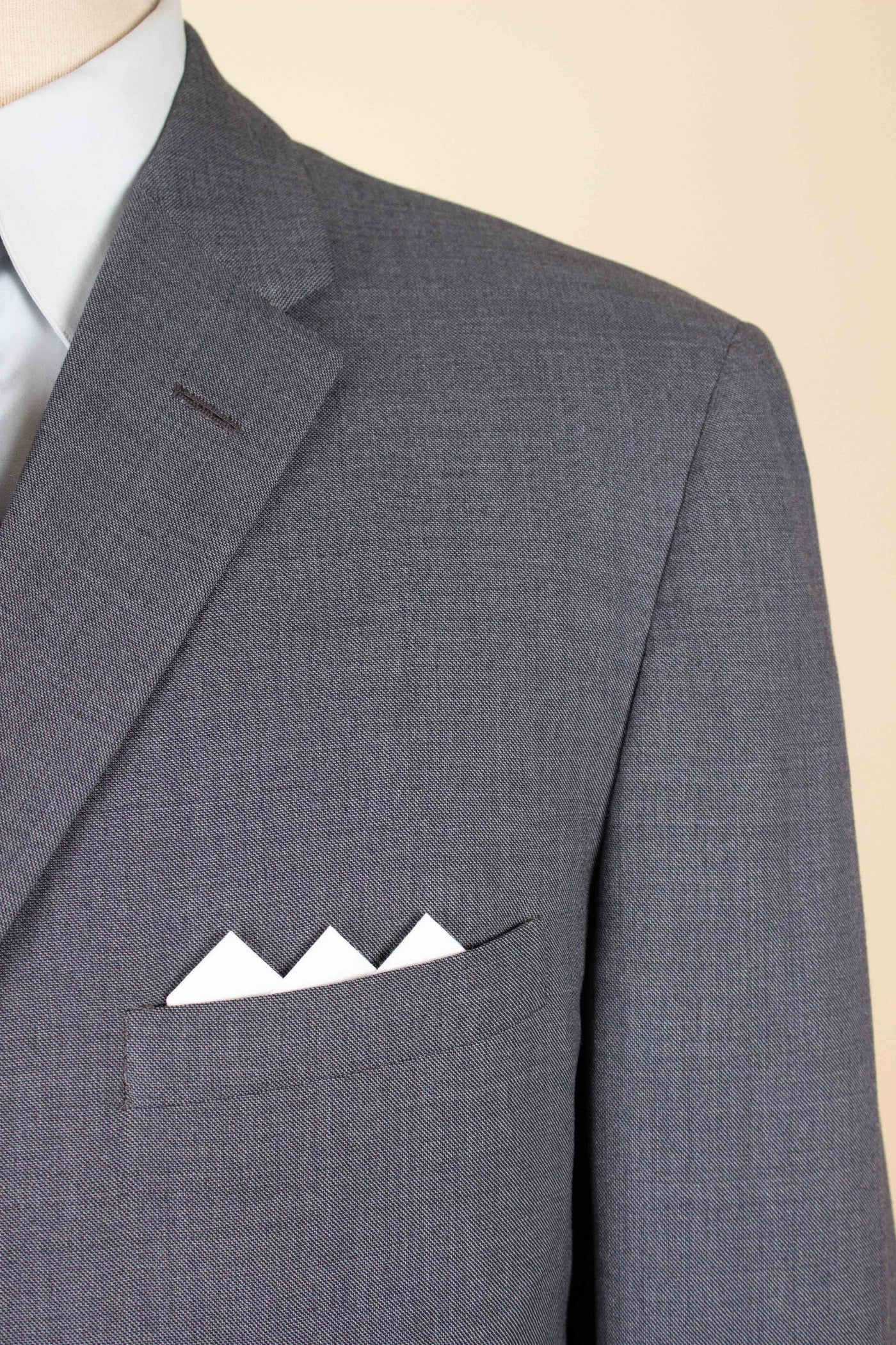 ITALIAN 1950S GREY TWO PIECE SINGLE BREASTED SUIT BY SIMON ACKERMAN. SIZE CA EU 50