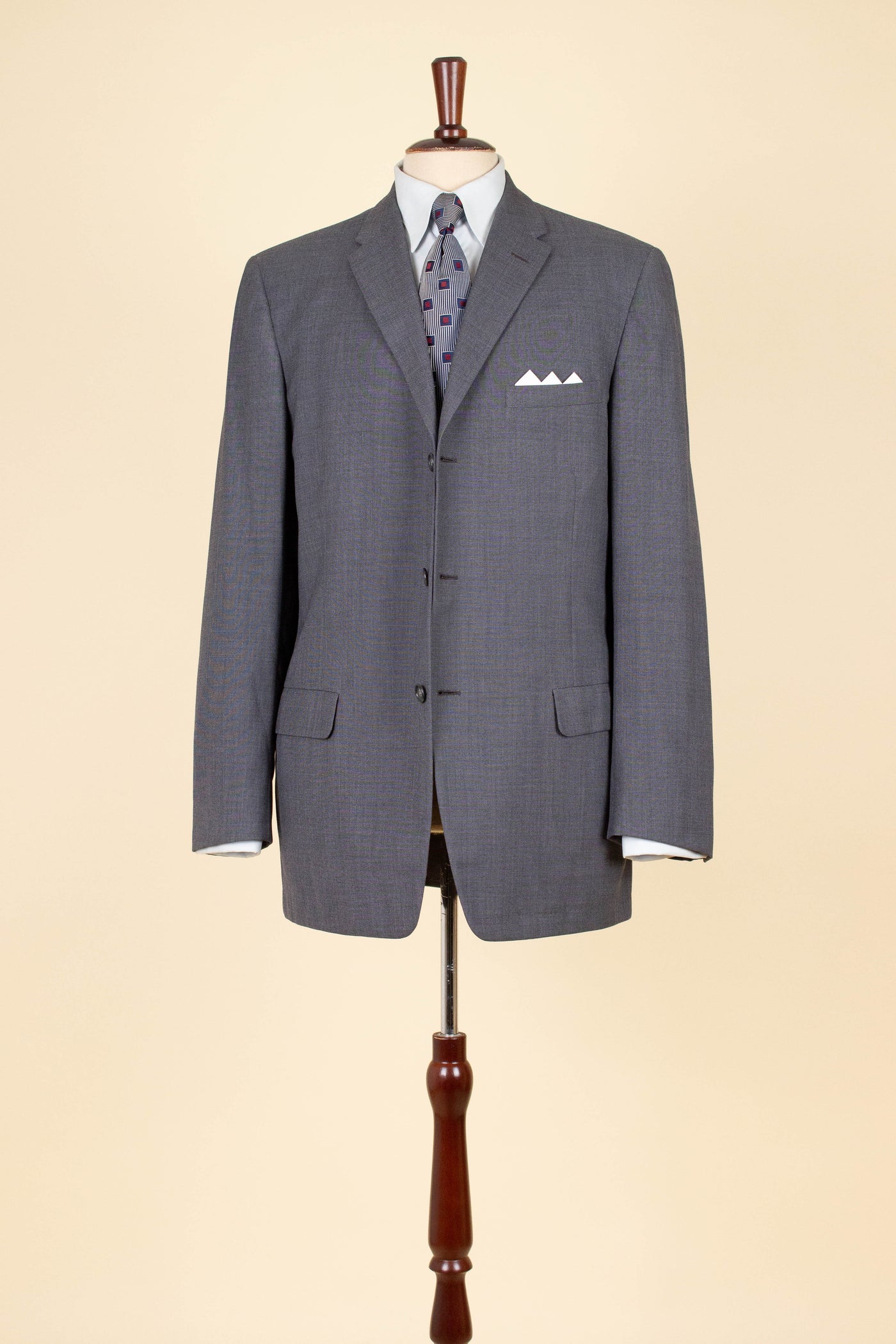 ITALIAN 1950S GREY TWO PIECE SINGLE BREASTED SUIT BY SIMON ACKERMAN. SIZE CA EU 50