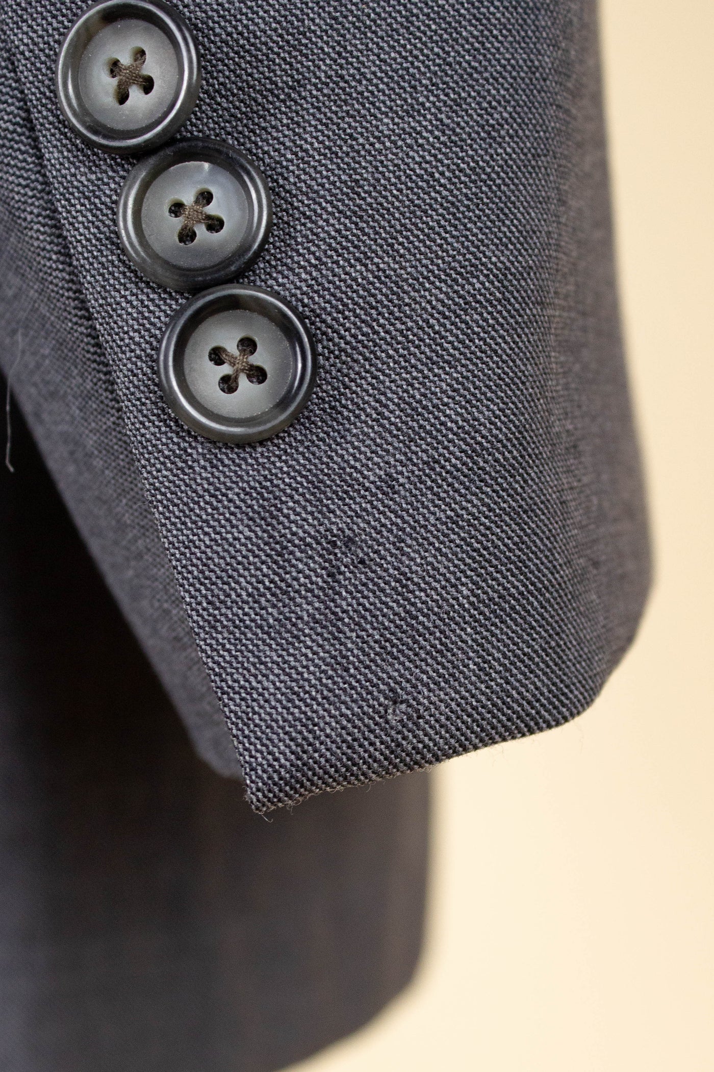 ITALIAN 1950S GREY TWO PIECE SINGLE BREASTED SUIT BY SIMON ACKERMAN. SIZE CA EU 50