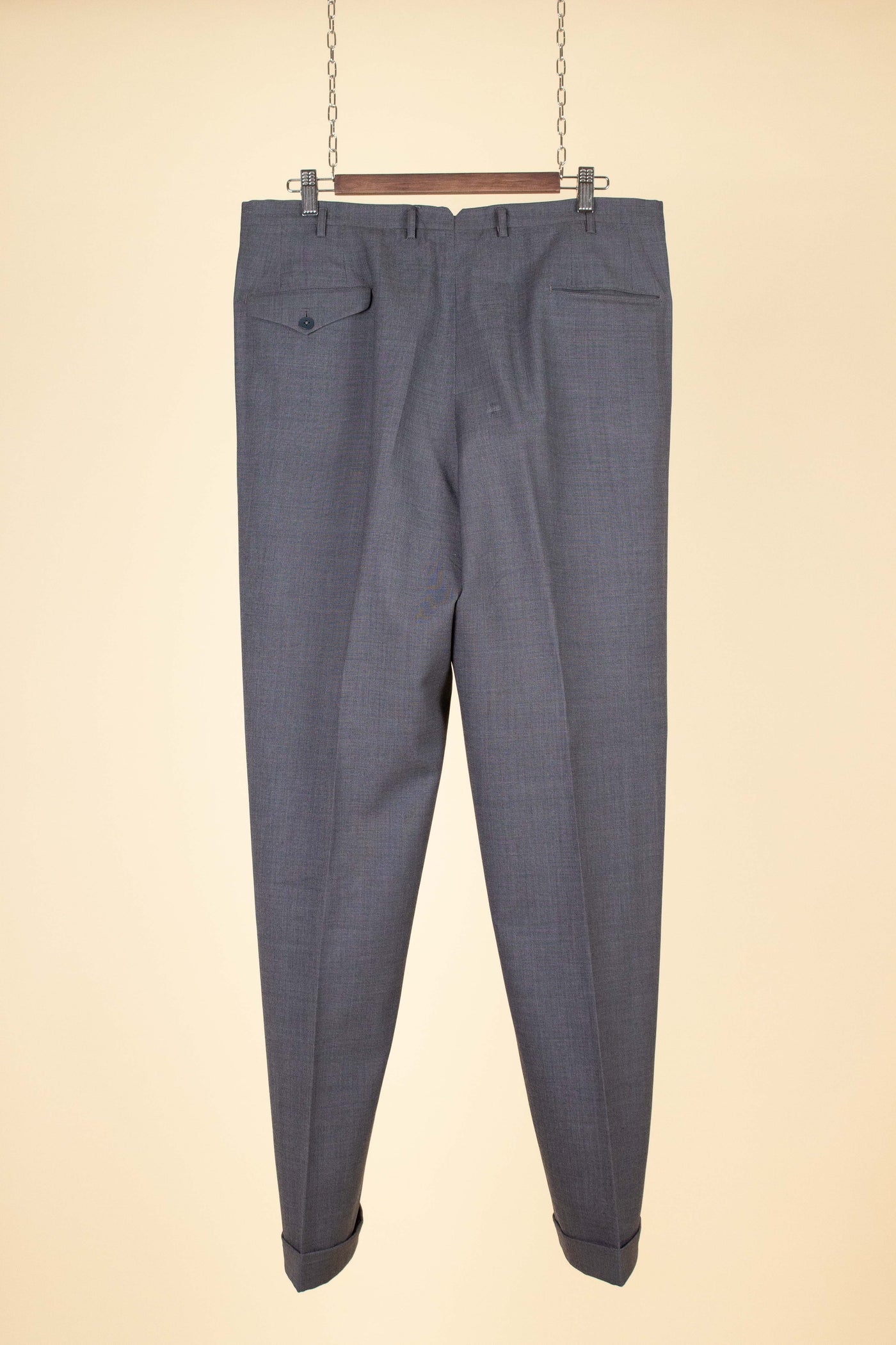 ITALIAN 1950S GREY TWO PIECE SINGLE BREASTED SUIT BY SIMON ACKERMAN. SIZE CA EU 50