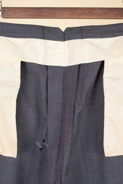 ITALIAN 1950S GREY TWO PIECE SINGLE BREASTED SUIT BY SIMON ACKERMAN. SIZE CA EU 50