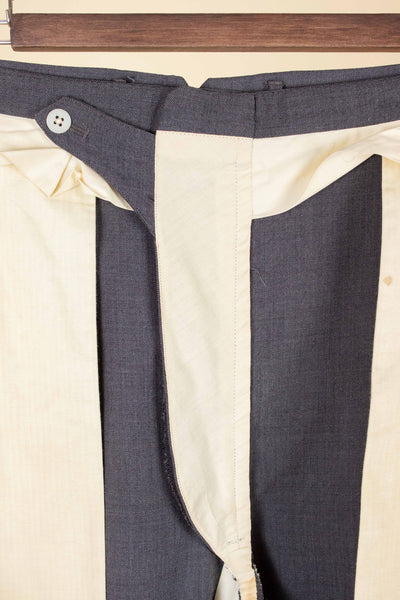 ITALIAN 1950S GREY TWO PIECE SINGLE BREASTED SUIT BY SIMON ACKERMAN. SIZE CA EU 50