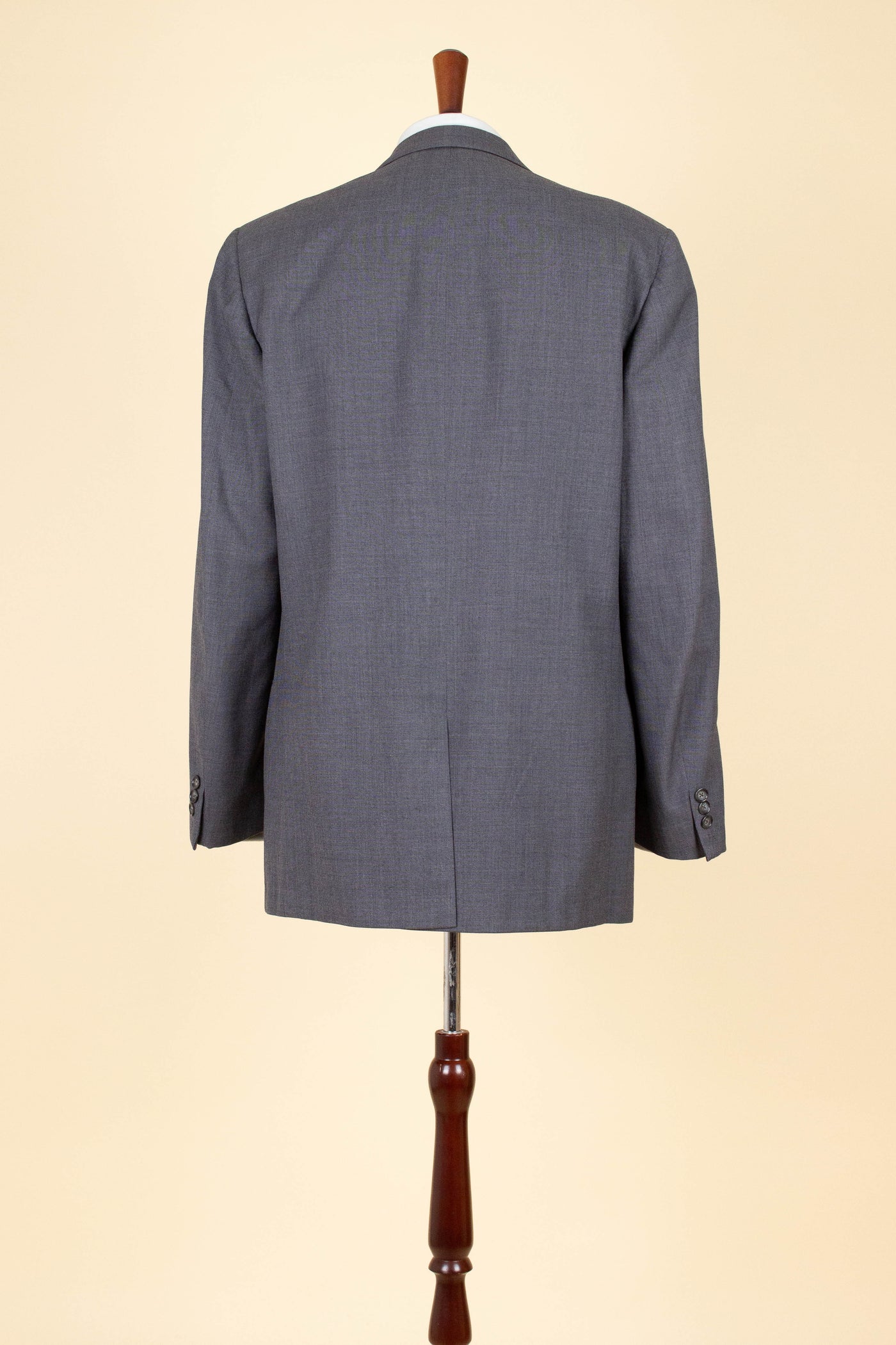 ITALIAN 1950S GREY TWO PIECE SINGLE BREASTED SUIT BY SIMON ACKERMAN. SIZE CA EU 50