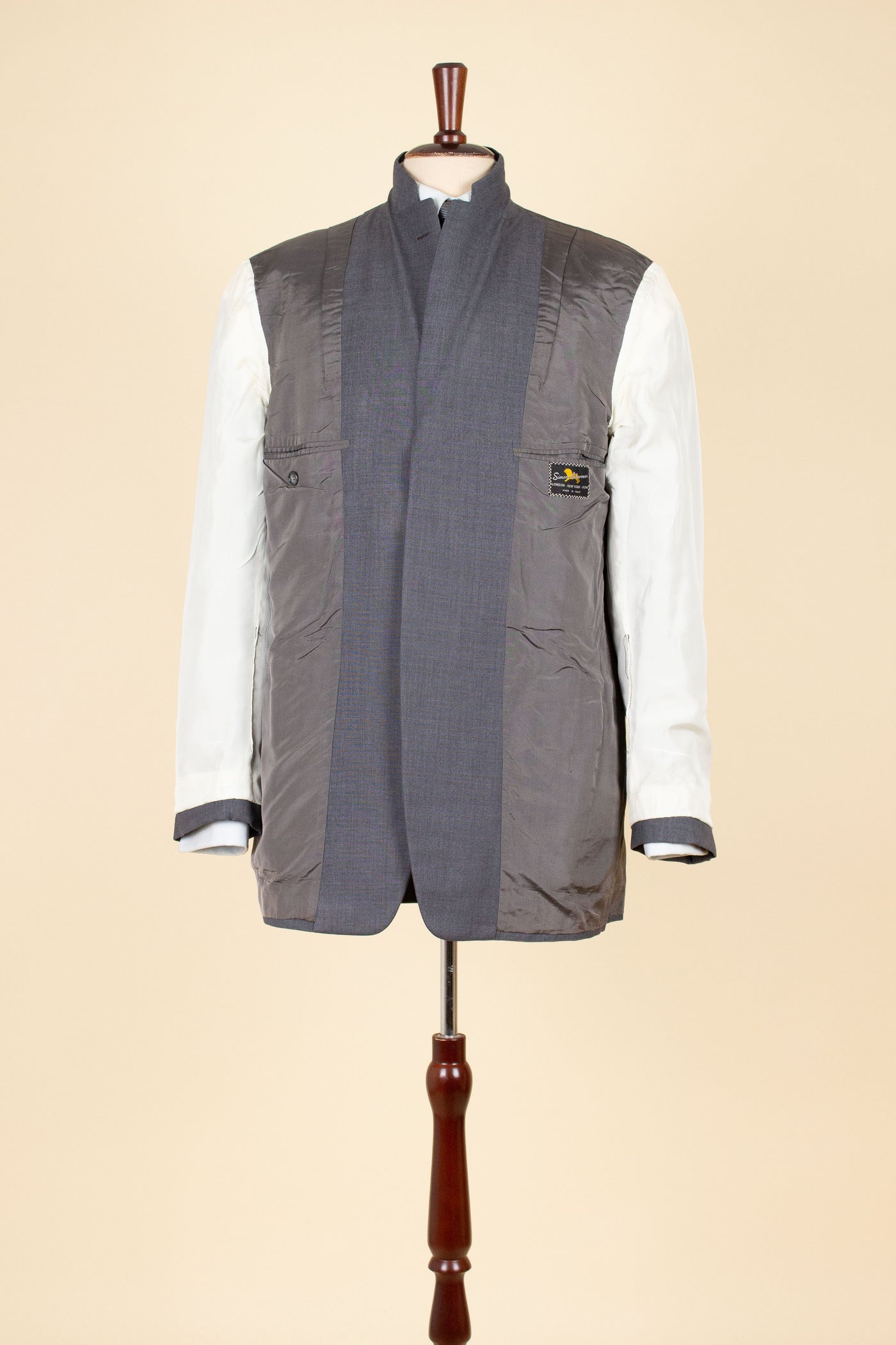 ITALIAN 1950S GREY TWO PIECE SINGLE BREASTED SUIT BY SIMON ACKERMAN. SIZE CA EU 50