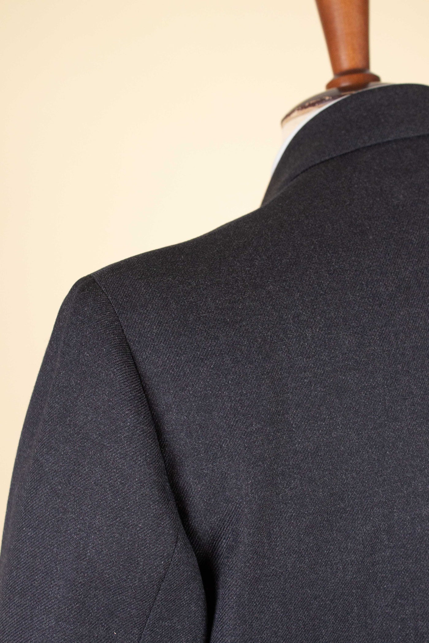 SWEDISH 1950S GREY TWO PIECE SINGLE BREASTED BESPOKE SUIT. SIZE CA EU 48