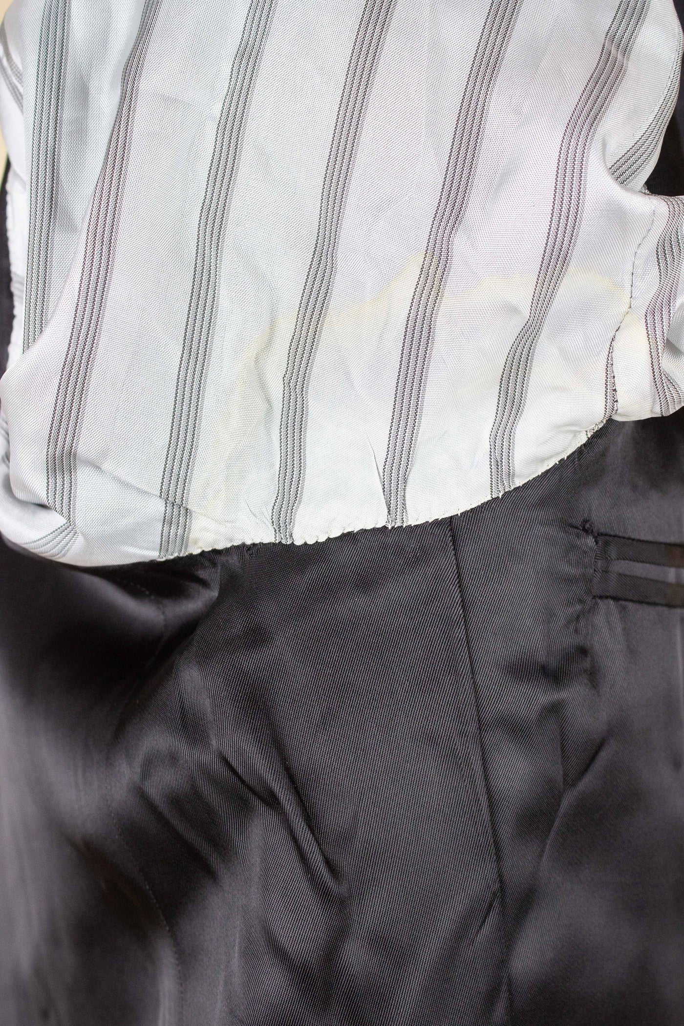 SWEDISH 1950S GREY TWO PIECE SINGLE BREASTED BESPOKE SUIT. SIZE CA EU 48