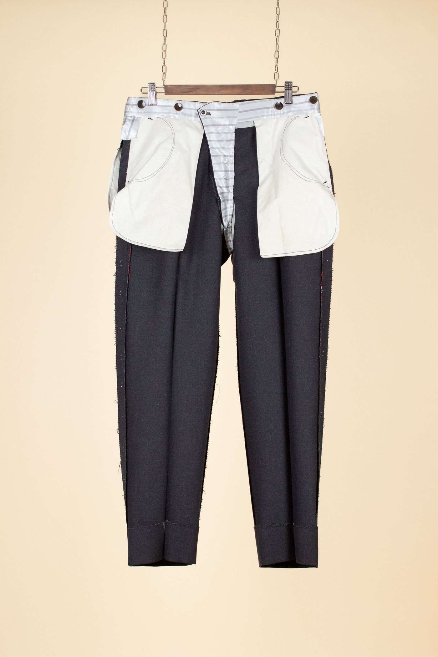 SWEDISH 1950S GREY TWO PIECE SINGLE BREASTED BESPOKE SUIT. SIZE CA EU 48