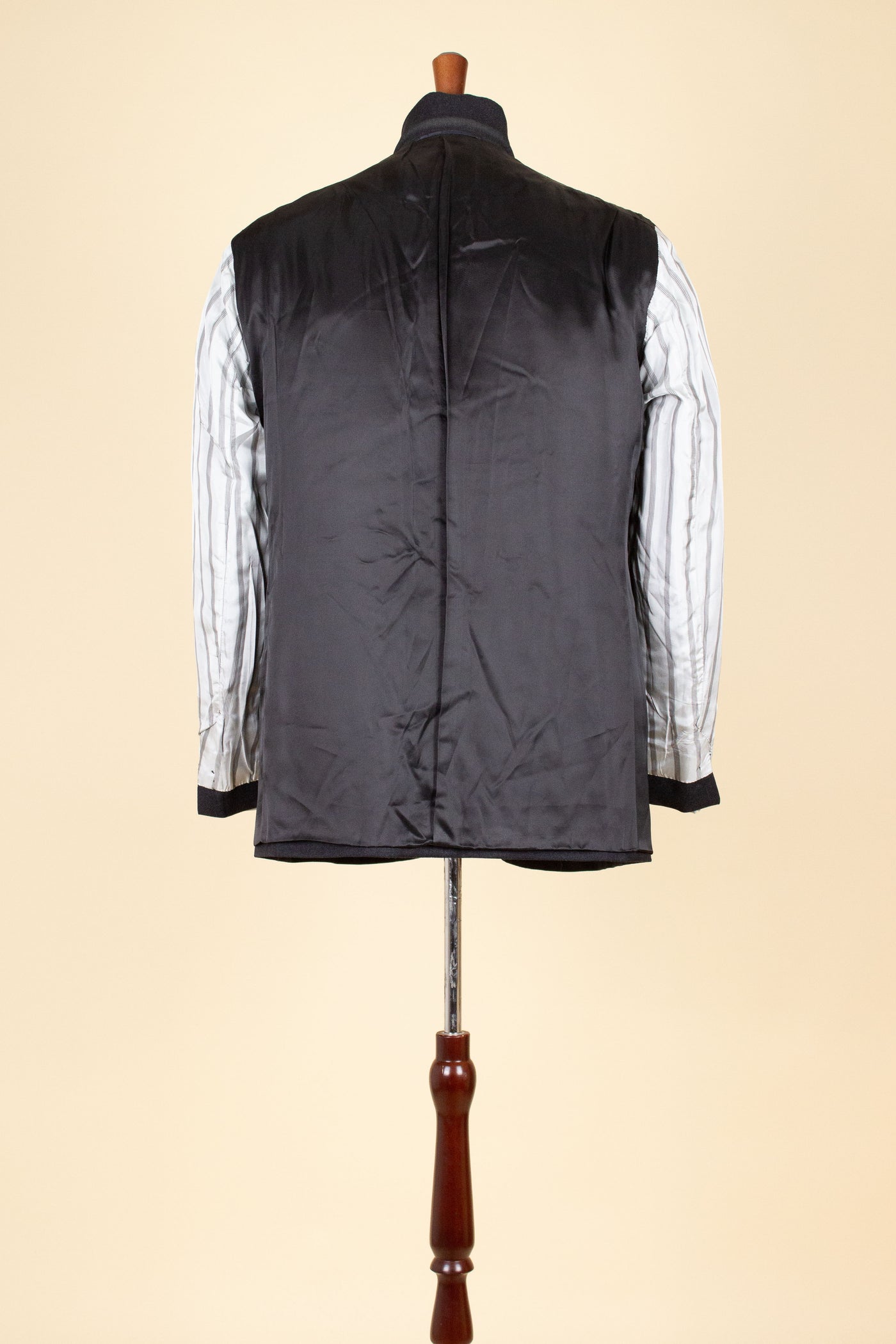 SWEDISH 1950S GREY TWO PIECE SINGLE BREASTED BESPOKE SUIT. SIZE CA EU 48