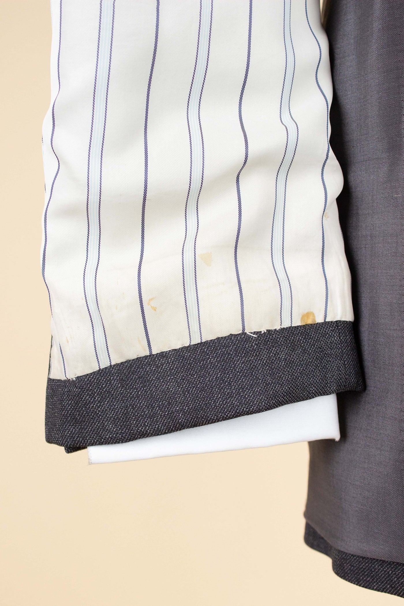 SWEDISH 1949 GREY TWO PIECE DOUBLE BREASTED BESPOKE SUIT BY HENRY TÖRNSTEN & CO. SIZE CA EU 50