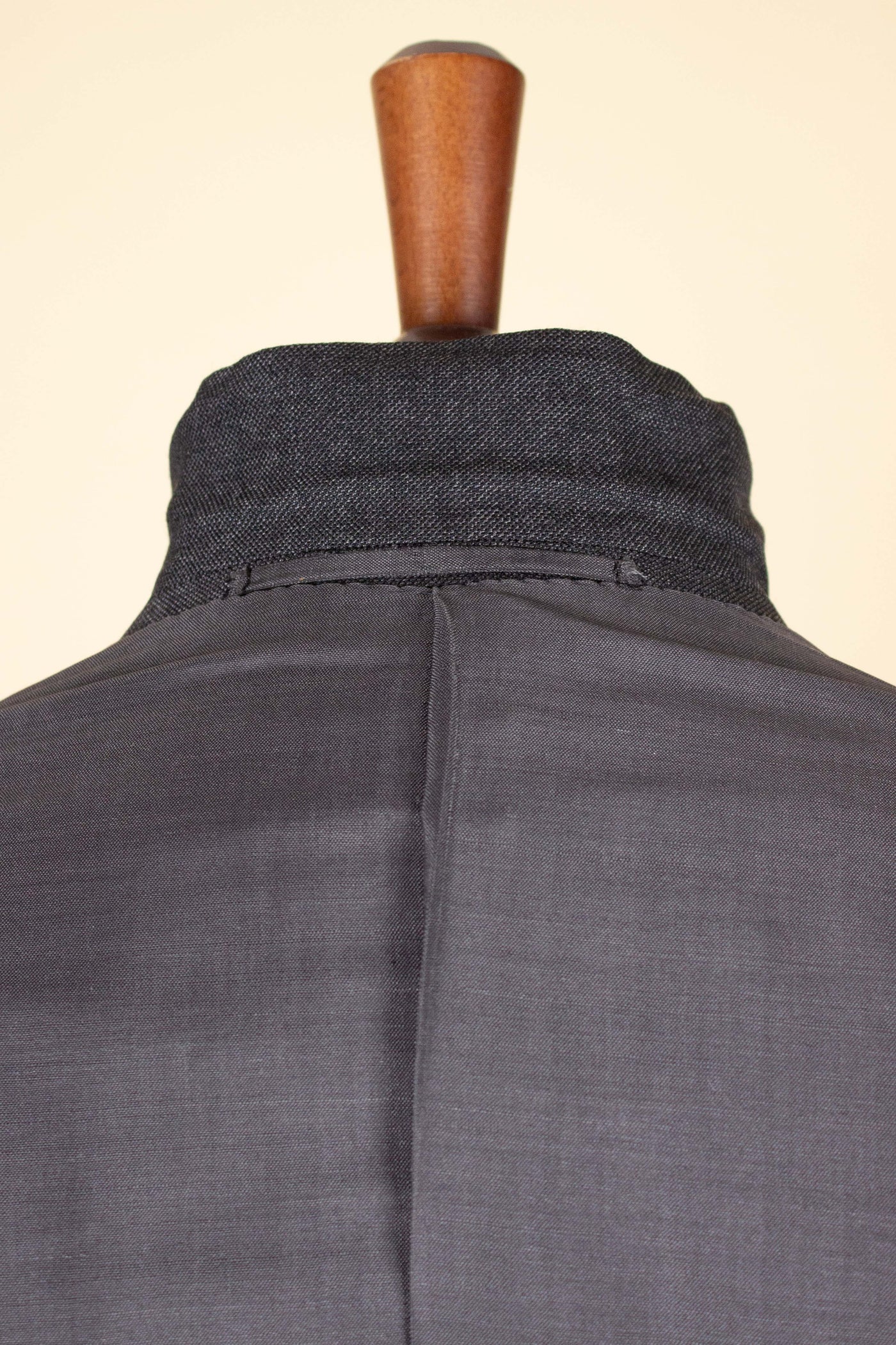 SWEDISH 1949 GREY TWO PIECE DOUBLE BREASTED BESPOKE SUIT BY HENRY TÖRNSTEN & CO. SIZE CA EU 50