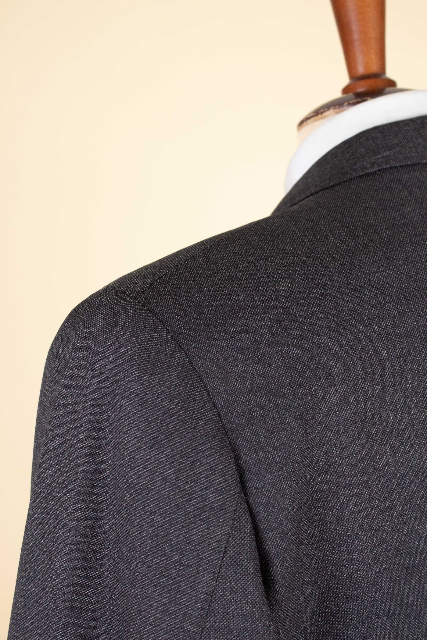 SWEDISH 1949 GREY TWO PIECE DOUBLE BREASTED BESPOKE SUIT BY HENRY TÖRNSTEN & CO. SIZE CA EU 50