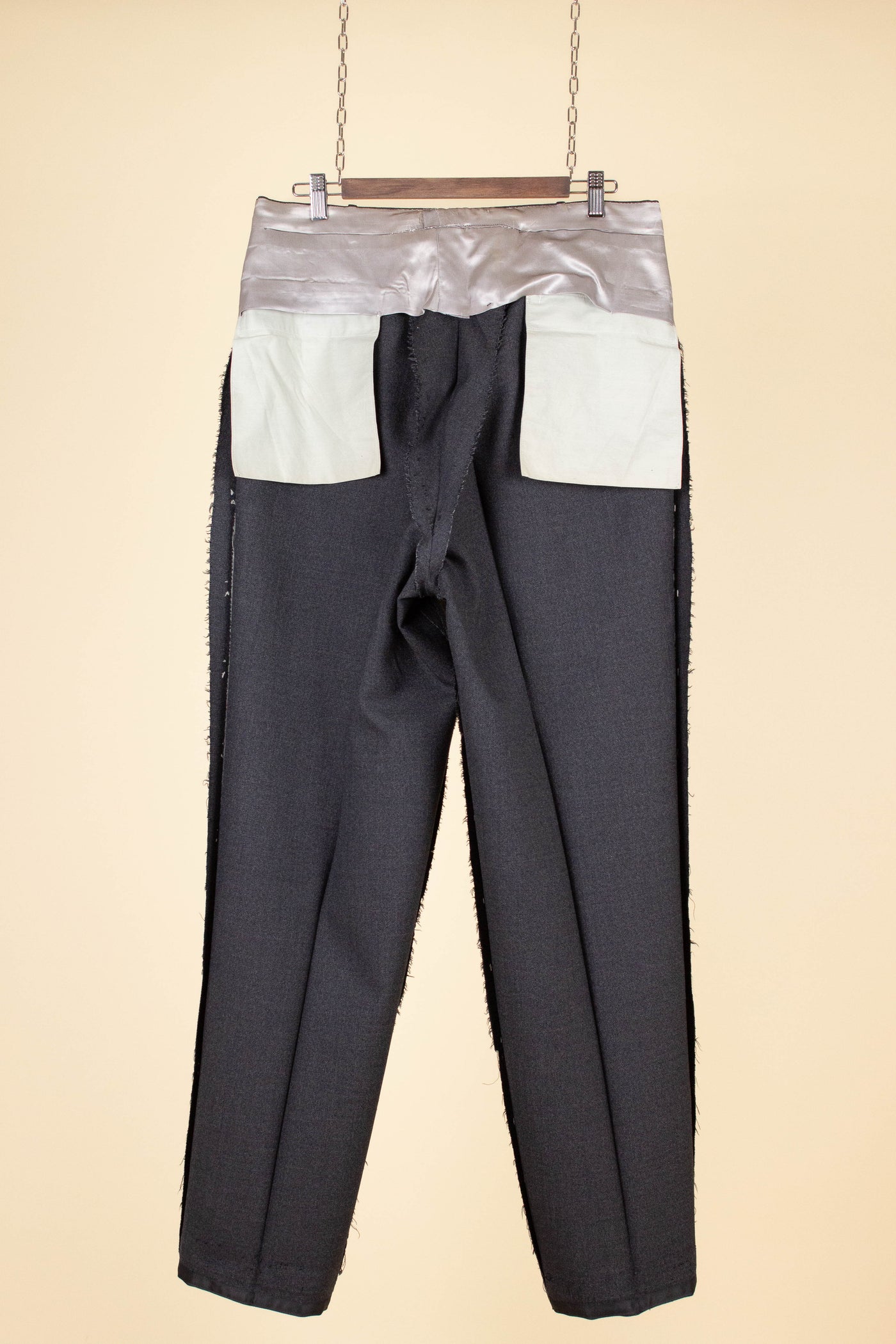 SWEDISH 1949 GREY TWO PIECE DOUBLE BREASTED BESPOKE SUIT BY HENRY TÖRNSTEN & CO. SIZE CA EU 50