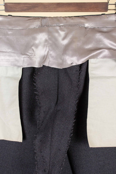 SWEDISH 1949 GREY TWO PIECE DOUBLE BREASTED BESPOKE SUIT BY HENRY TÖRNSTEN & CO. SIZE CA EU 50