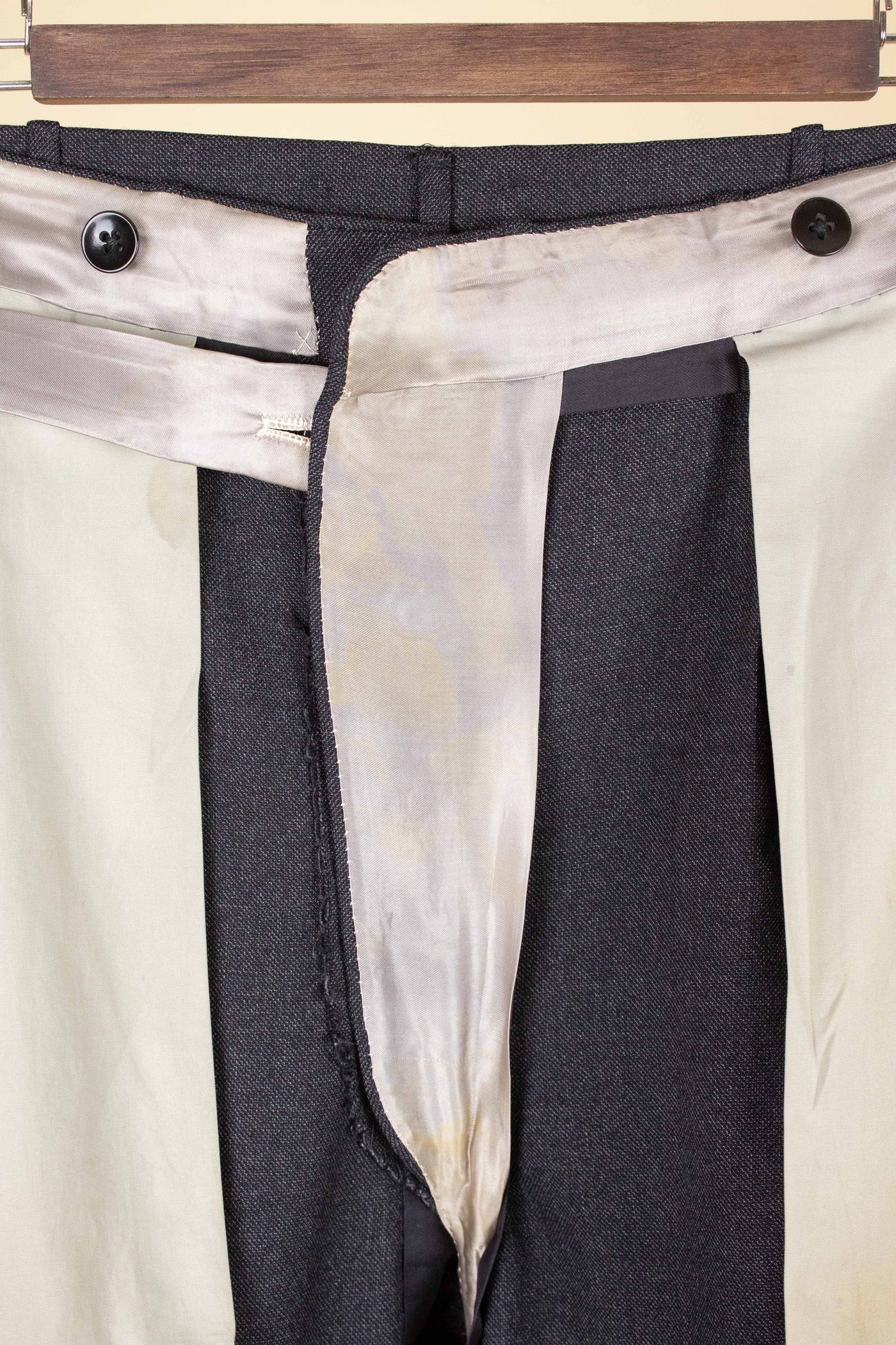 SWEDISH 1949 GREY TWO PIECE DOUBLE BREASTED BESPOKE SUIT BY HENRY TÖRNSTEN & CO. SIZE CA EU 50