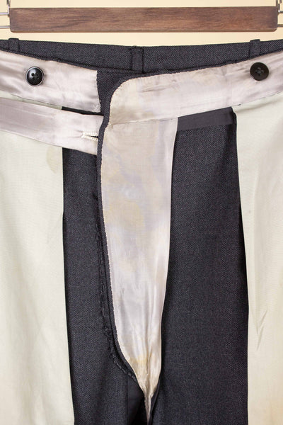 SWEDISH 1949 GREY TWO PIECE DOUBLE BREASTED BESPOKE SUIT BY HENRY TÖRNSTEN & CO. SIZE CA EU 50